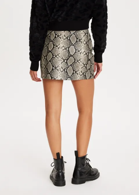 Imitatieleren skort met gesp zand (ZAND)