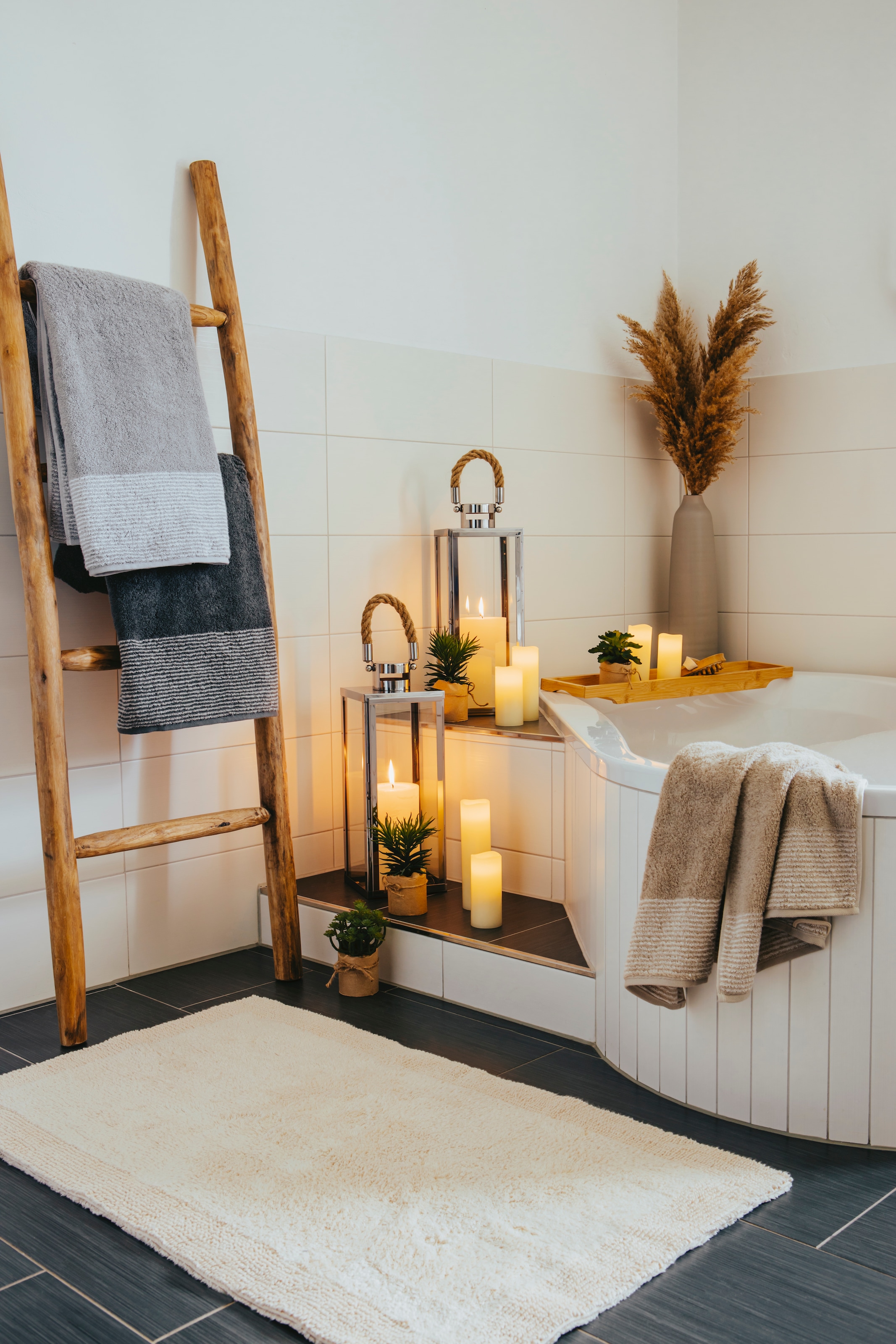 my home Badematte »Kapra, Badvorleger, Badezimmer Teppich« Höhe 14 mm beidseitig nutzbar | fussbodenheizungsgeeignet | strapazierfähig mit Bordüre, Badteppich, Badematte, Baumwolle