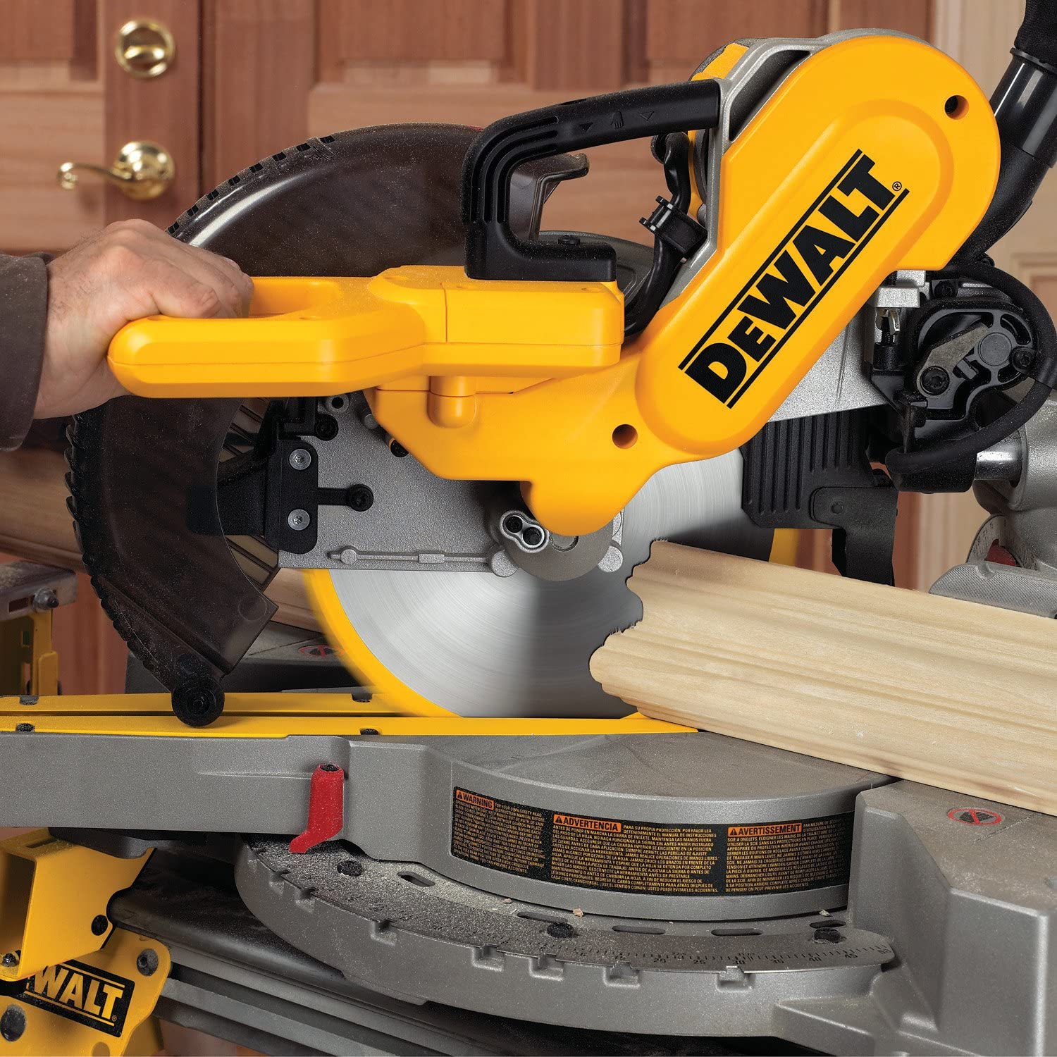 Serra de esquadria composta deslizante DEWALT de 10 polegadas, bisel duplo (DW717)