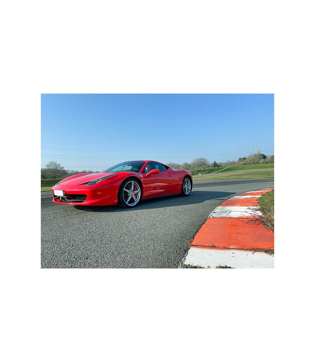 Pilotage : 2 tours au volant d'une supercar sur le circuit de Magny-Cours - SMARTBOX - Coffret Cadeau Sport & Aventure