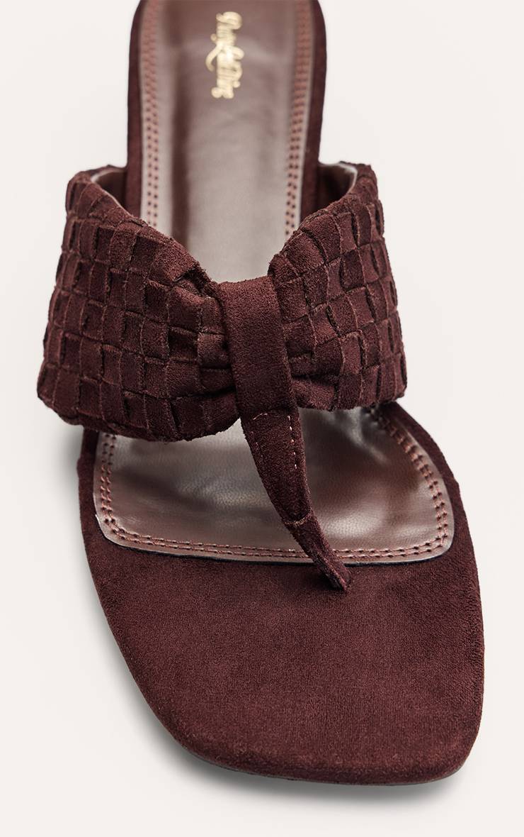 Chocolat Mules À Talon En Synthétique Tressée Avec Bride Entre Les Orteils