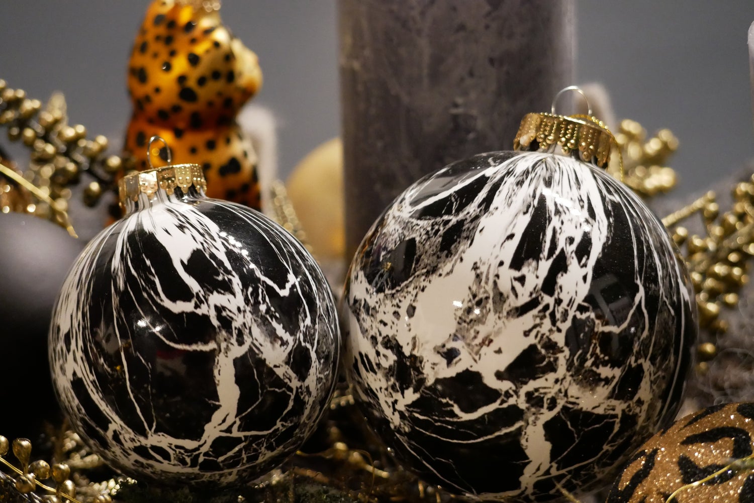 Speciale glazen bol, zwart marmer, zwart/wit glans, veelkleurig, 8 cm, 1 st., Kerstboomballen, Kerstboomversiering, Kerstboomornamenten