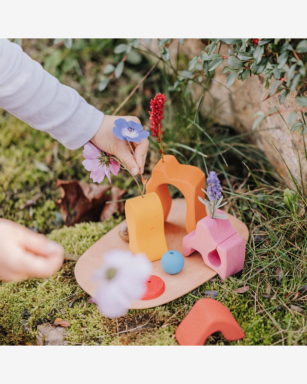 Småverden ved Engen – Byggesett i Tre 20stk | Small world play down by the meadow