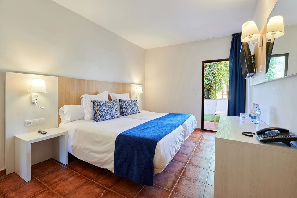 Fly & Go AluaSun Marbella Park Halfpension Plus - Hotel