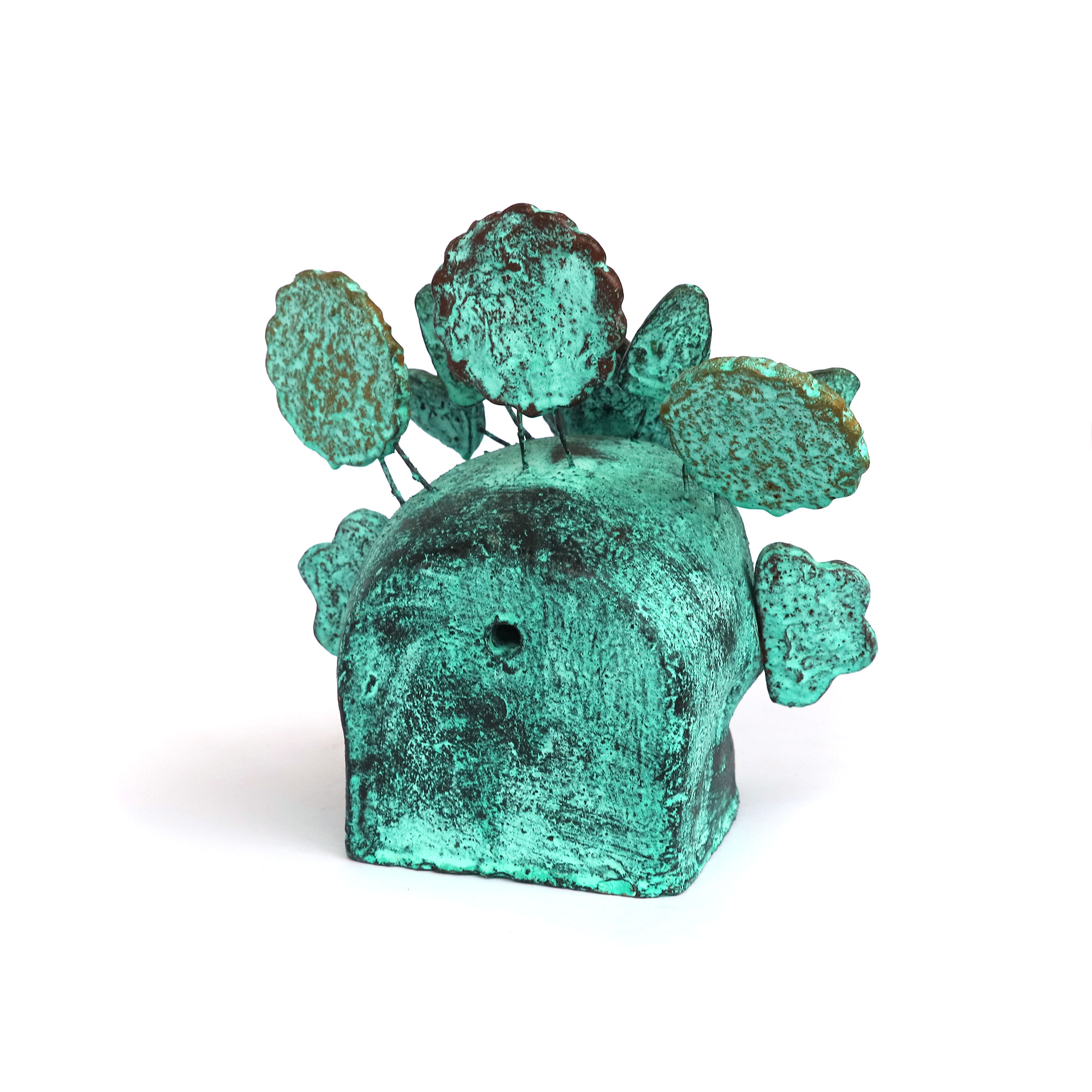 Totenkopf mit Blumen aus Terrakotta, grün, braun, H 28 cm, B 19 cm, L 23 cm von fischer's lagerhaus