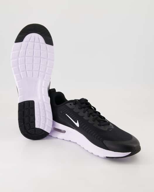 Nike Air Max Nuaxis Sportschuhe in Schwarz