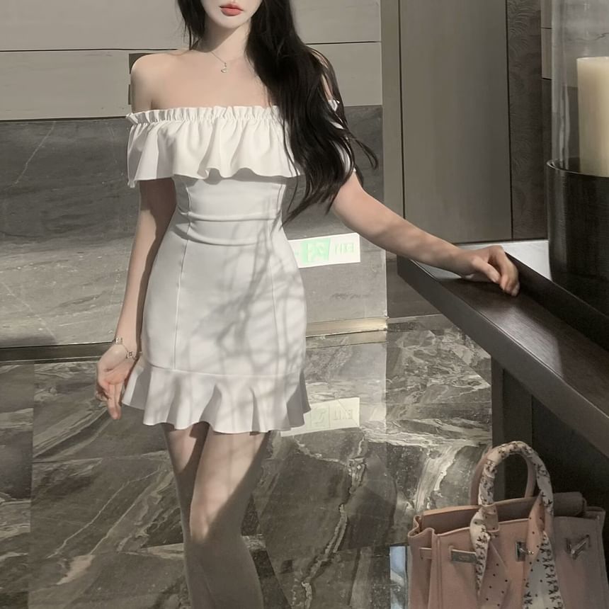 SANQI - Korte mouw off-shoulder mini-jurk met ruches en effen afwerking