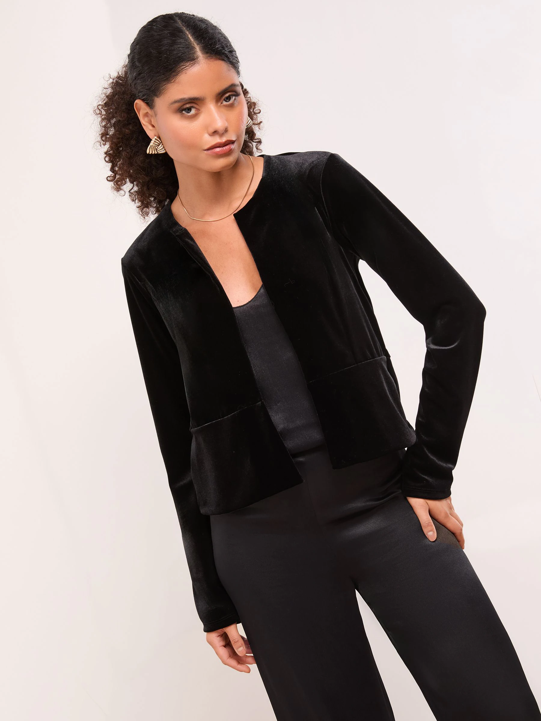 Zwart fluweel - Lipsy - Kraagloze korte blazer