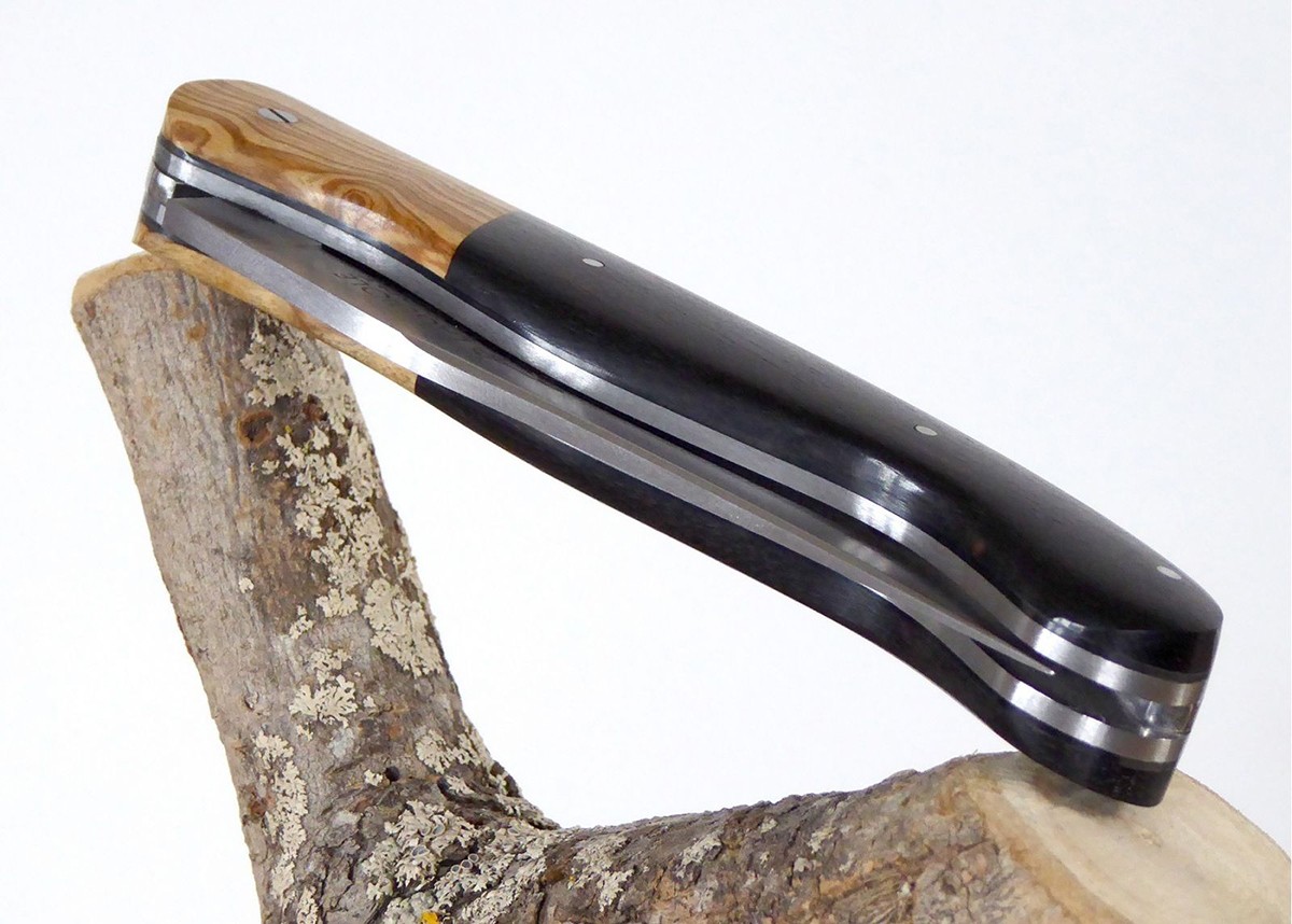 Couteau Laguiole de chasse avec un manche en Ebène et olivier