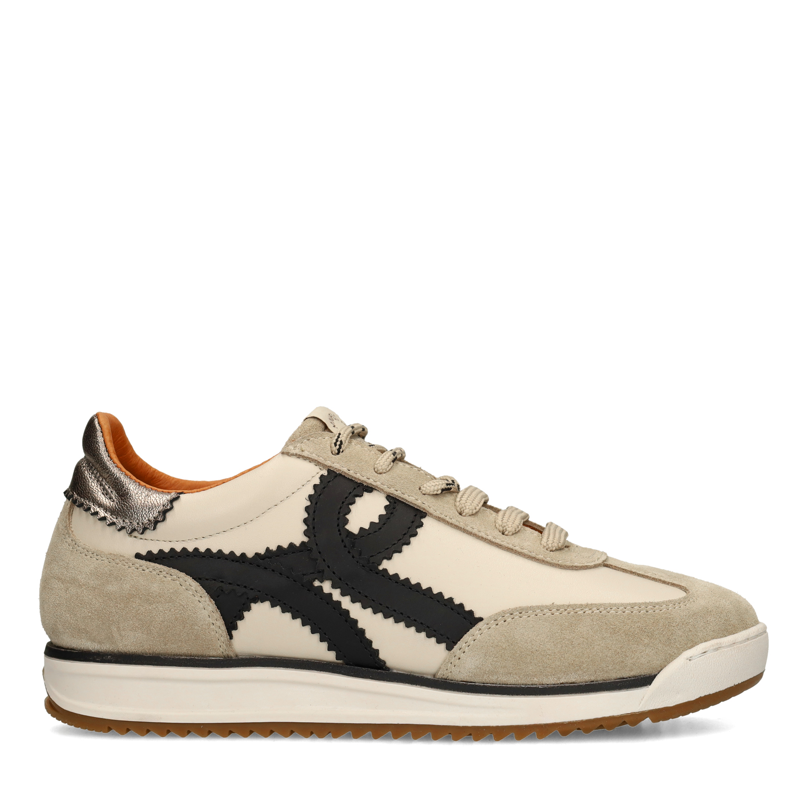 Beige suède sneakers met leren details