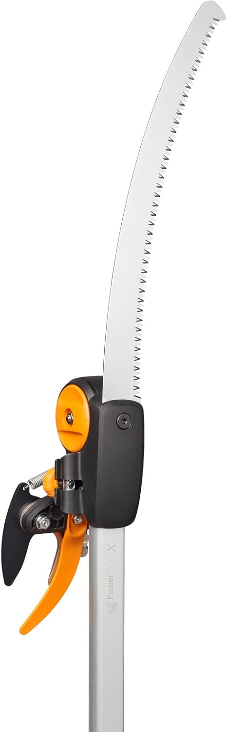 Fiskars Schneidgiraffen-Set, 2-teilig, Bypass Teleskop-Schneidgiraffe UPX86 (Länge 2,4 – 4 m) und Baumsäge für Bypass Teleskop-Schneidgiraffe UPX86 und UPX82 (Länge: 46 cm), 1077330