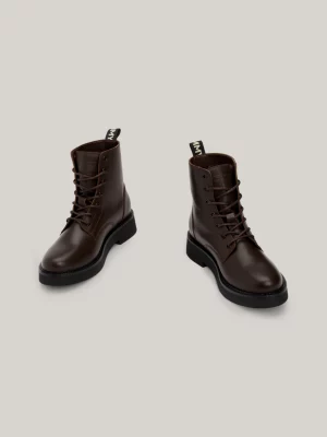 Botas de tornozelo de couro com fita de logotipo repetida