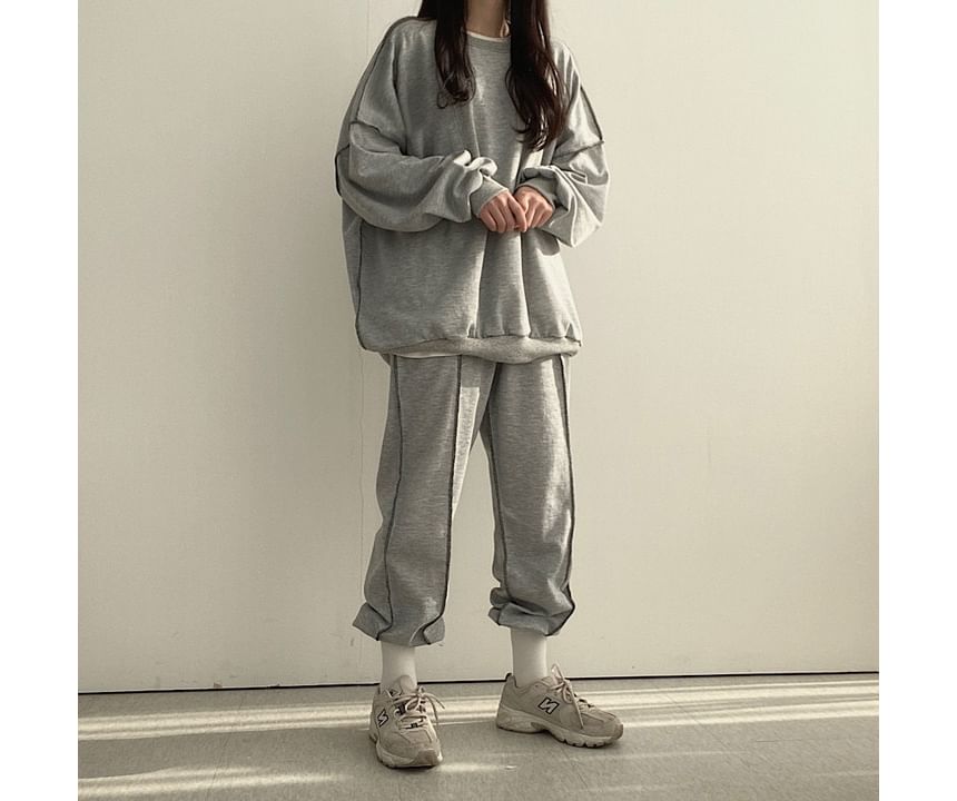 Bolgivy - Set: ronde hals trui met contrasterende stiksels + baggy joggingbroek