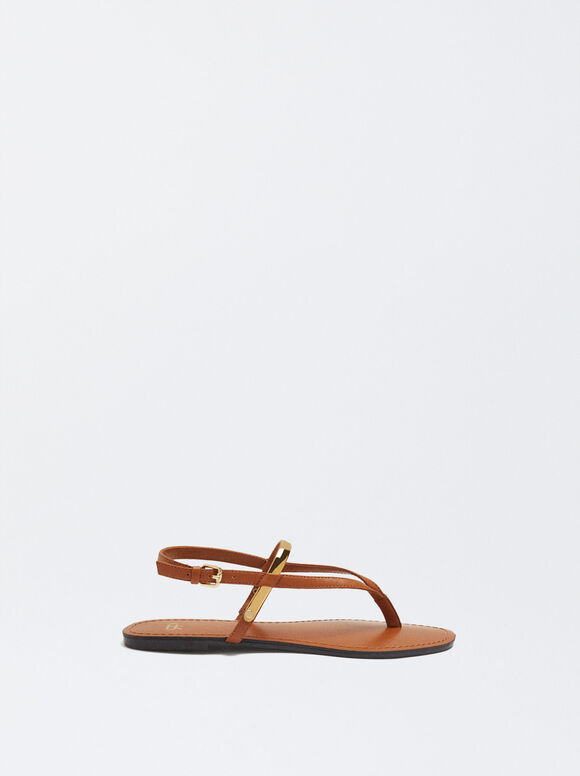 Sandália rasteira com detalhe metálico - Camel