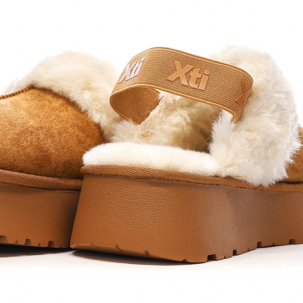 Xti Sabots fourrés à élastique Camel Femme Xti Microfiber