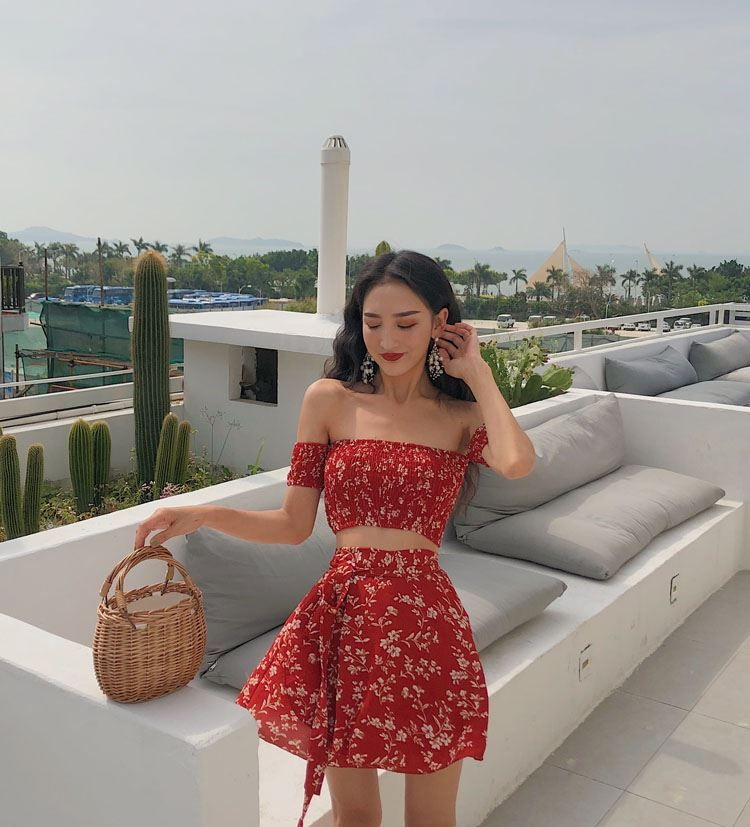 EROPIA - Set: Off-shoulder crop top met bloemenprint + minirok