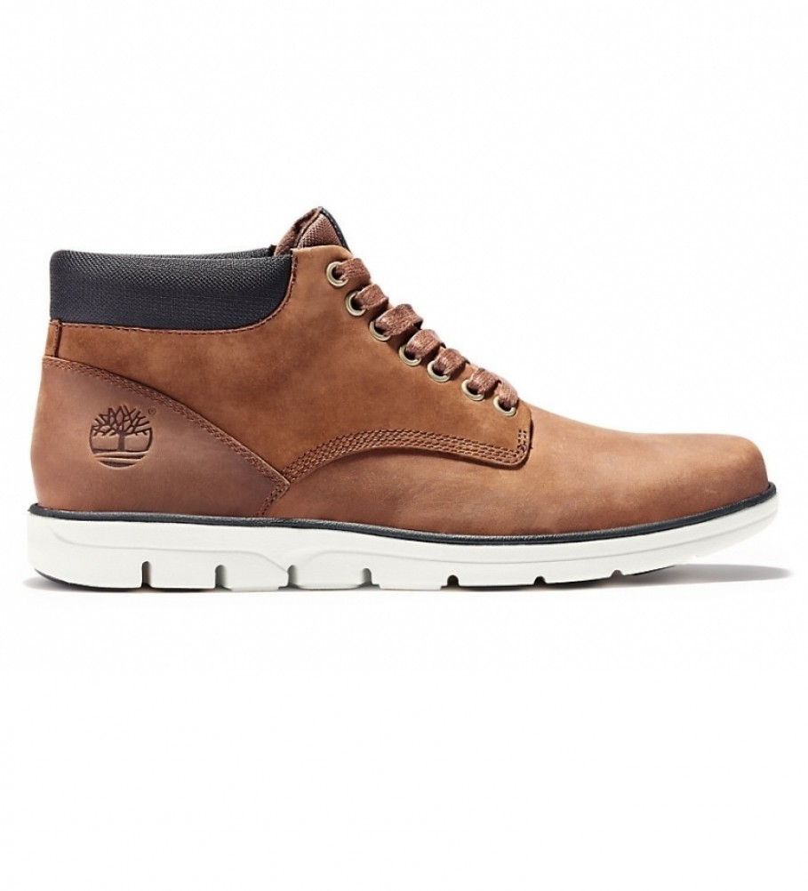 Tênis Timberland Bradstreet Chukka de cano alto em couro marrom escuro