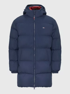 Parka essencial com capuz e enchimento de plumas, corte casual.