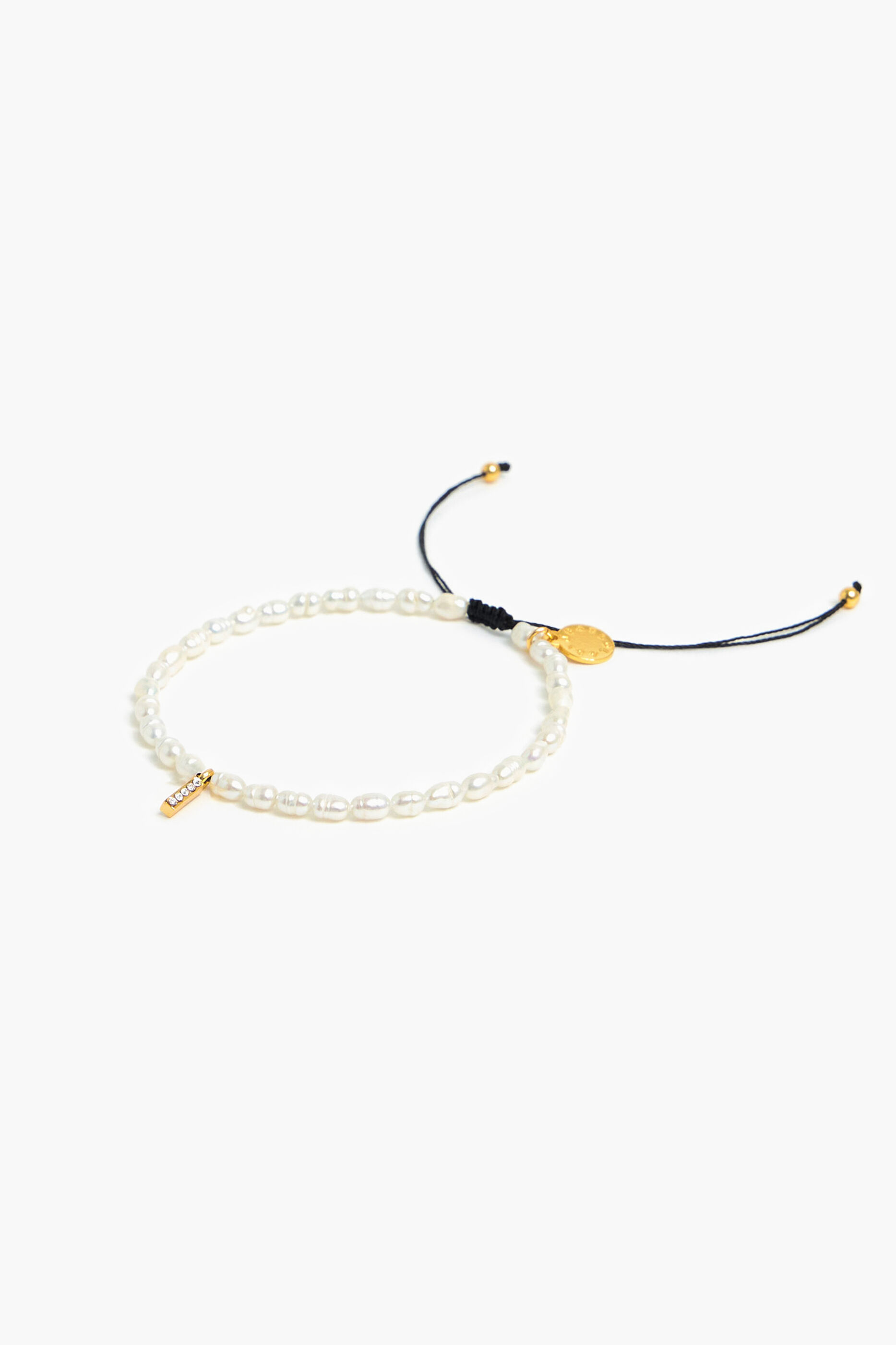 Pulseira de pérolas com a letra I