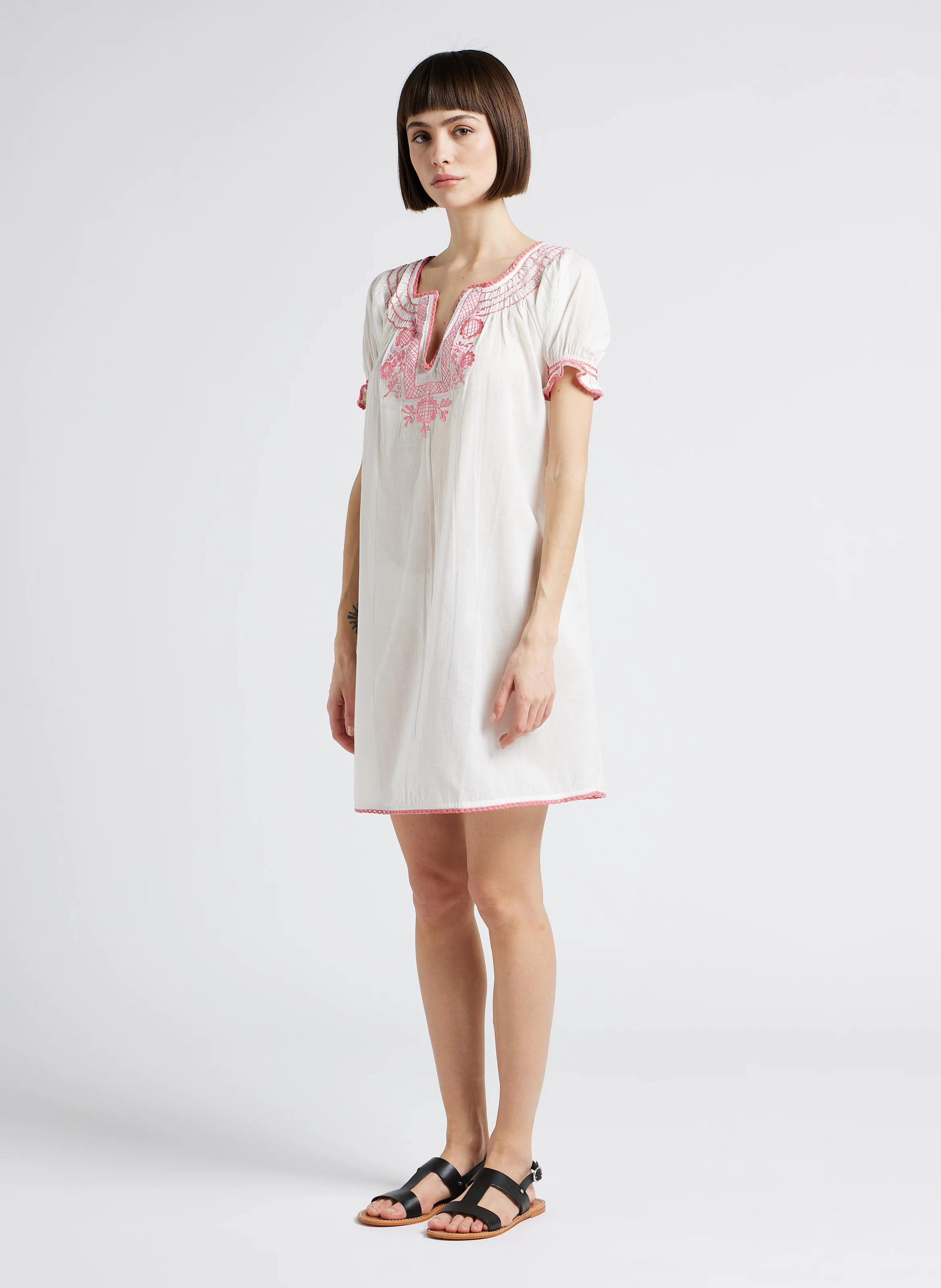 ZOE - Robe courte brodée col tunisien en coton | Blanc