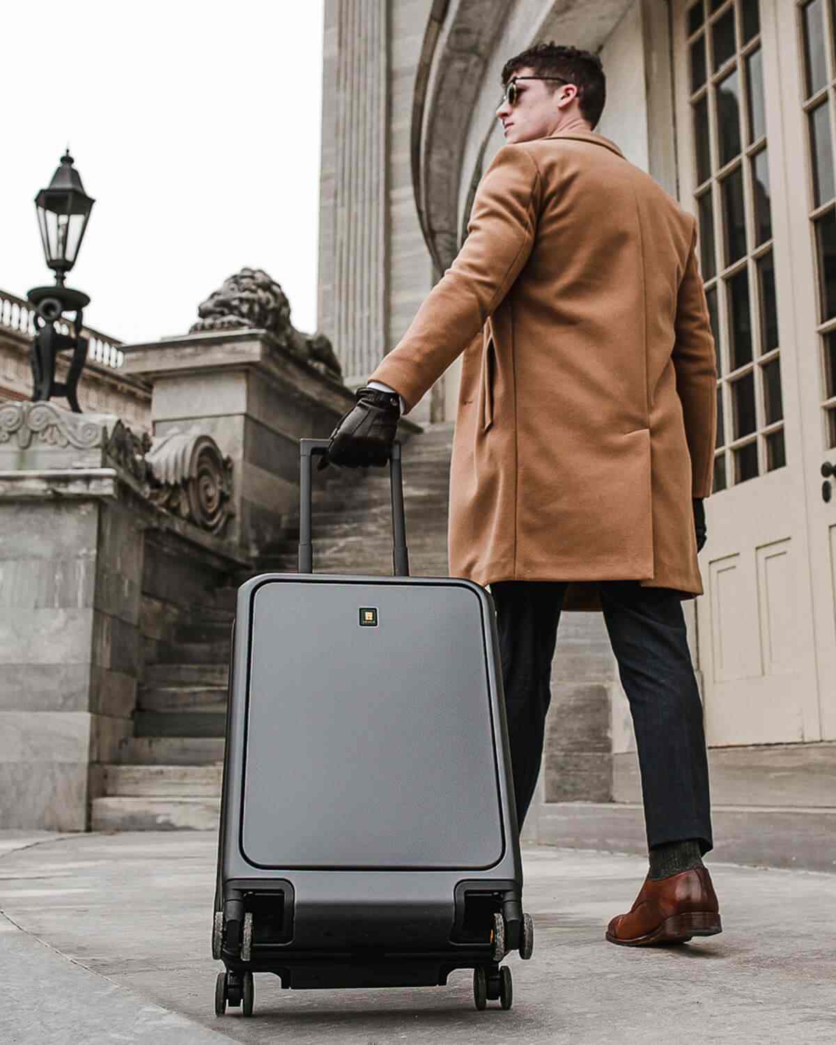 Mala de bordo profissional com compartimento para laptop de 20 polegadas.
