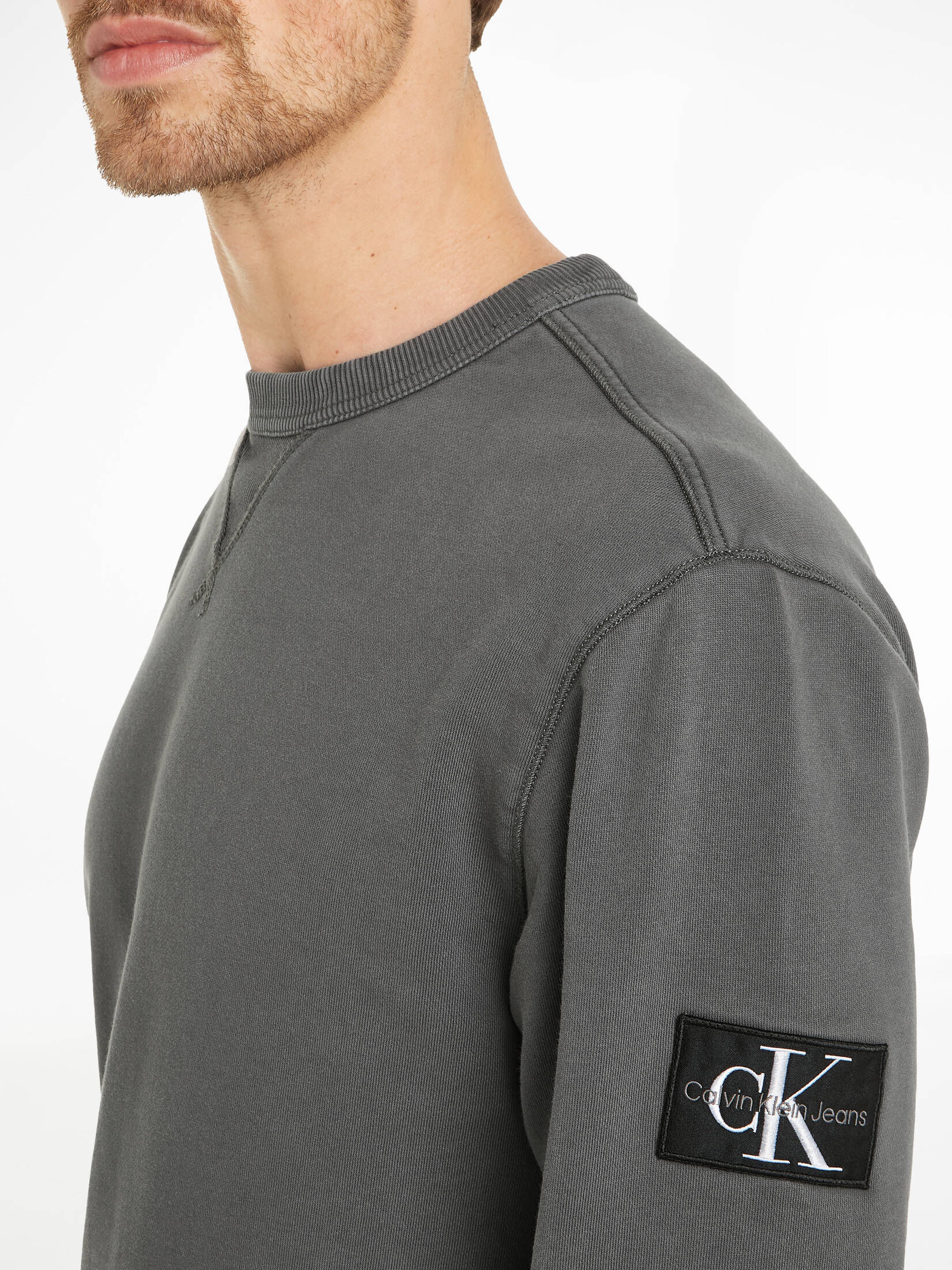 CALVIN KLEIN JEANS| Herren Sweatshirt WASHED BADGE CREW NECK