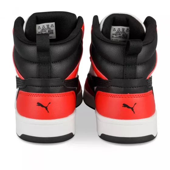 Baskets rouges