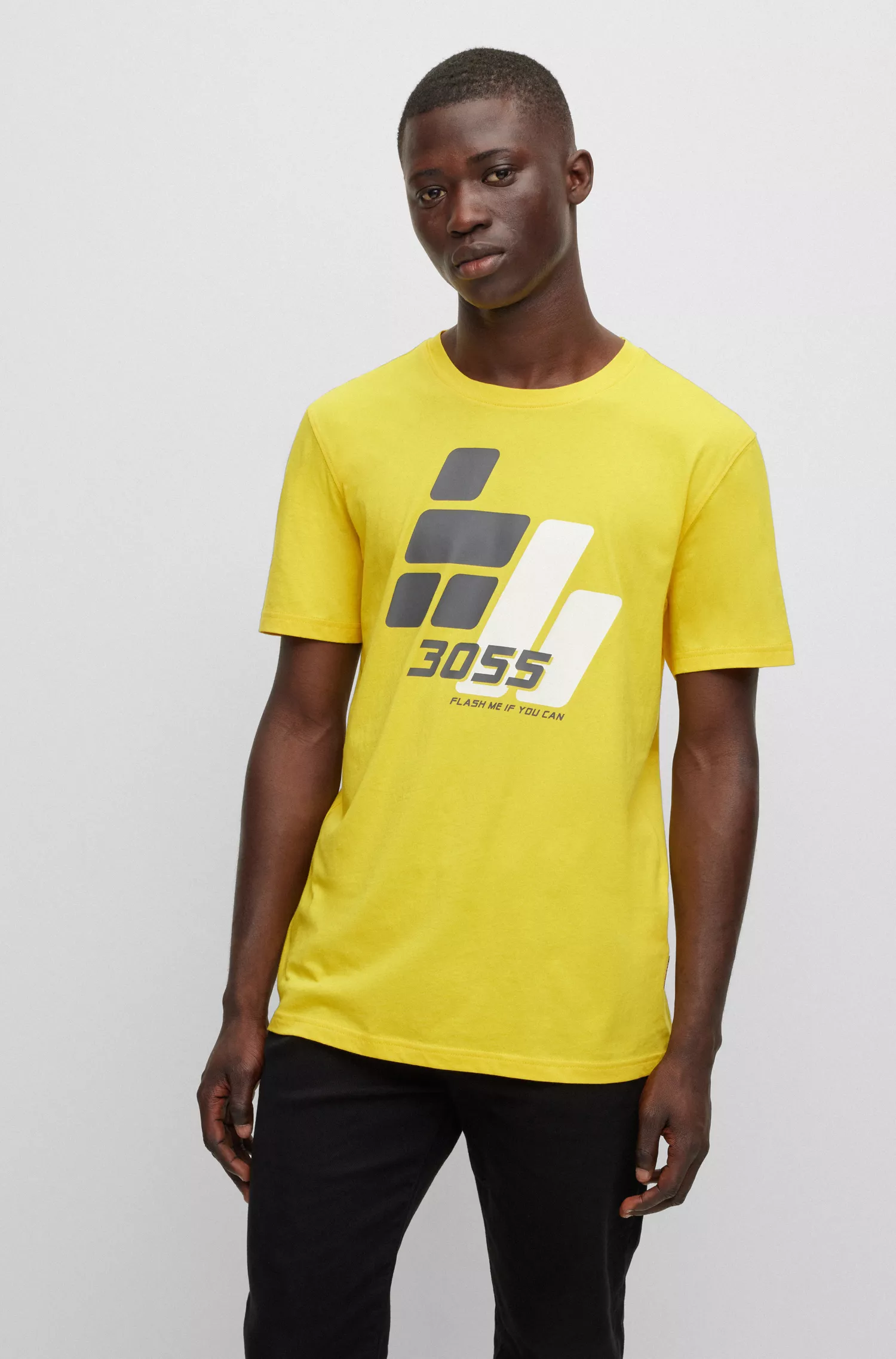 Camiseta BOSS laranja em malha de algodão com estampa inspirada em corridas.