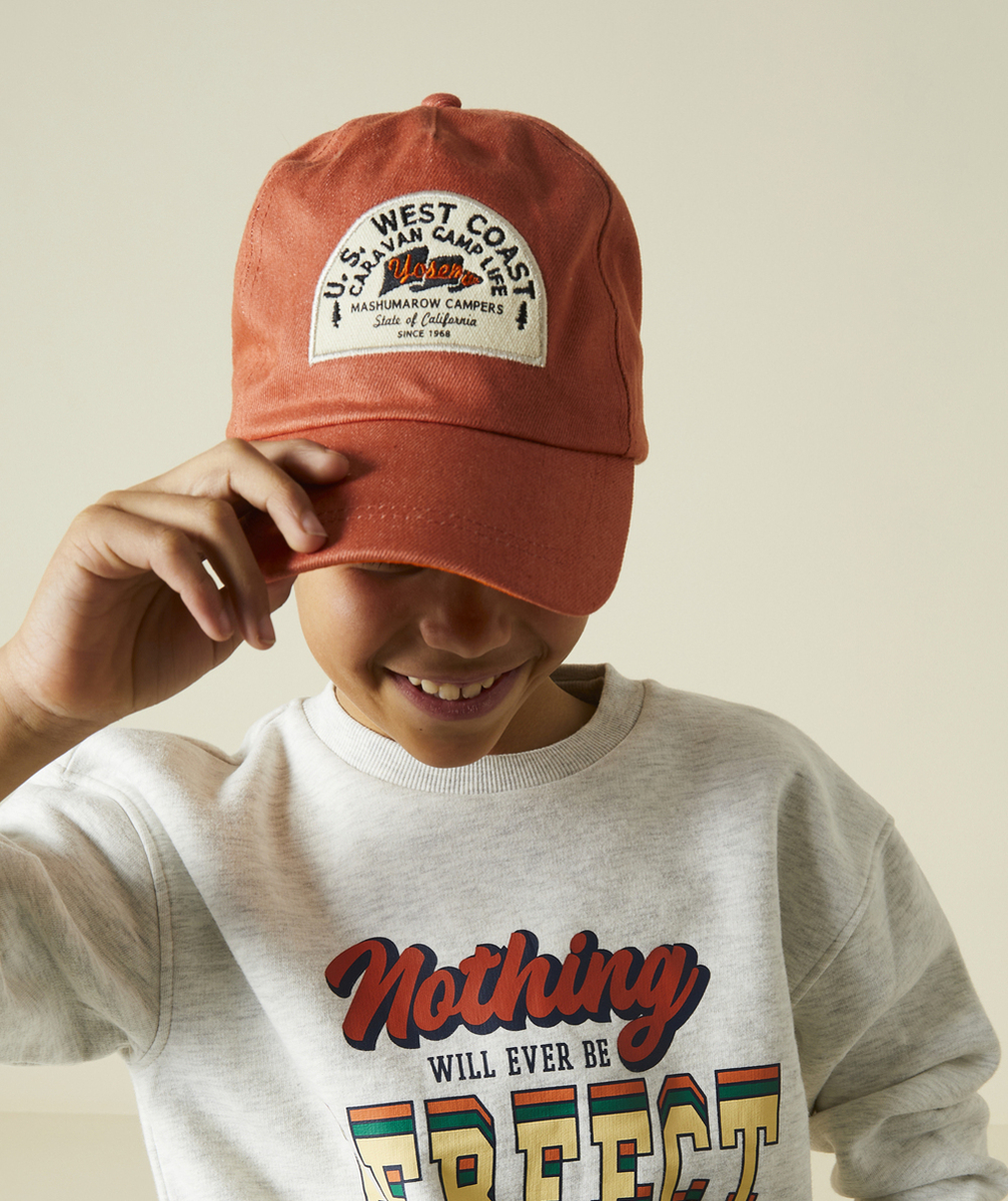 CASQUETTE GARÇON ORANGE AVEC PATCH BRODÉ