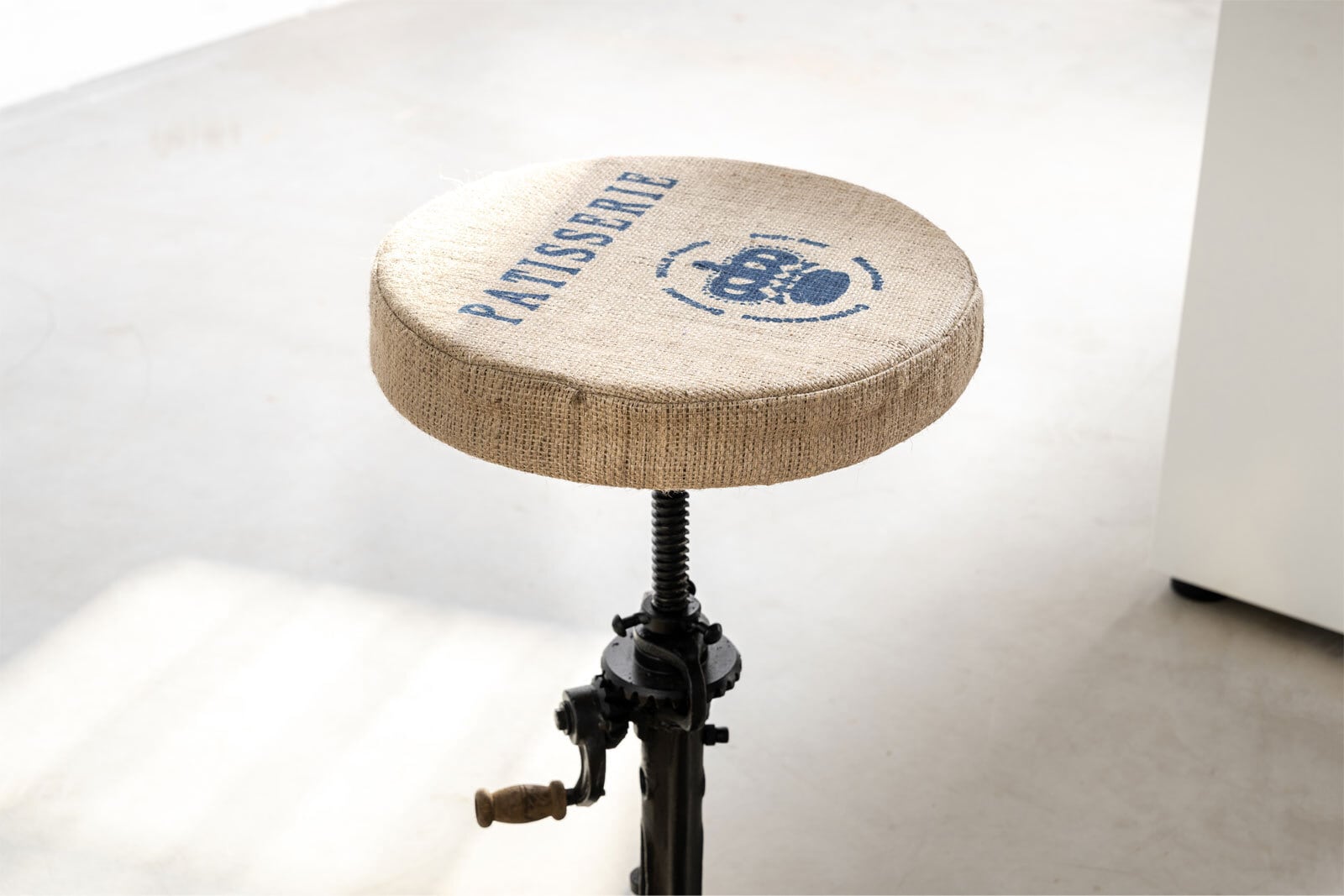 INTERhome Hocker STRIKE Gusseisen
