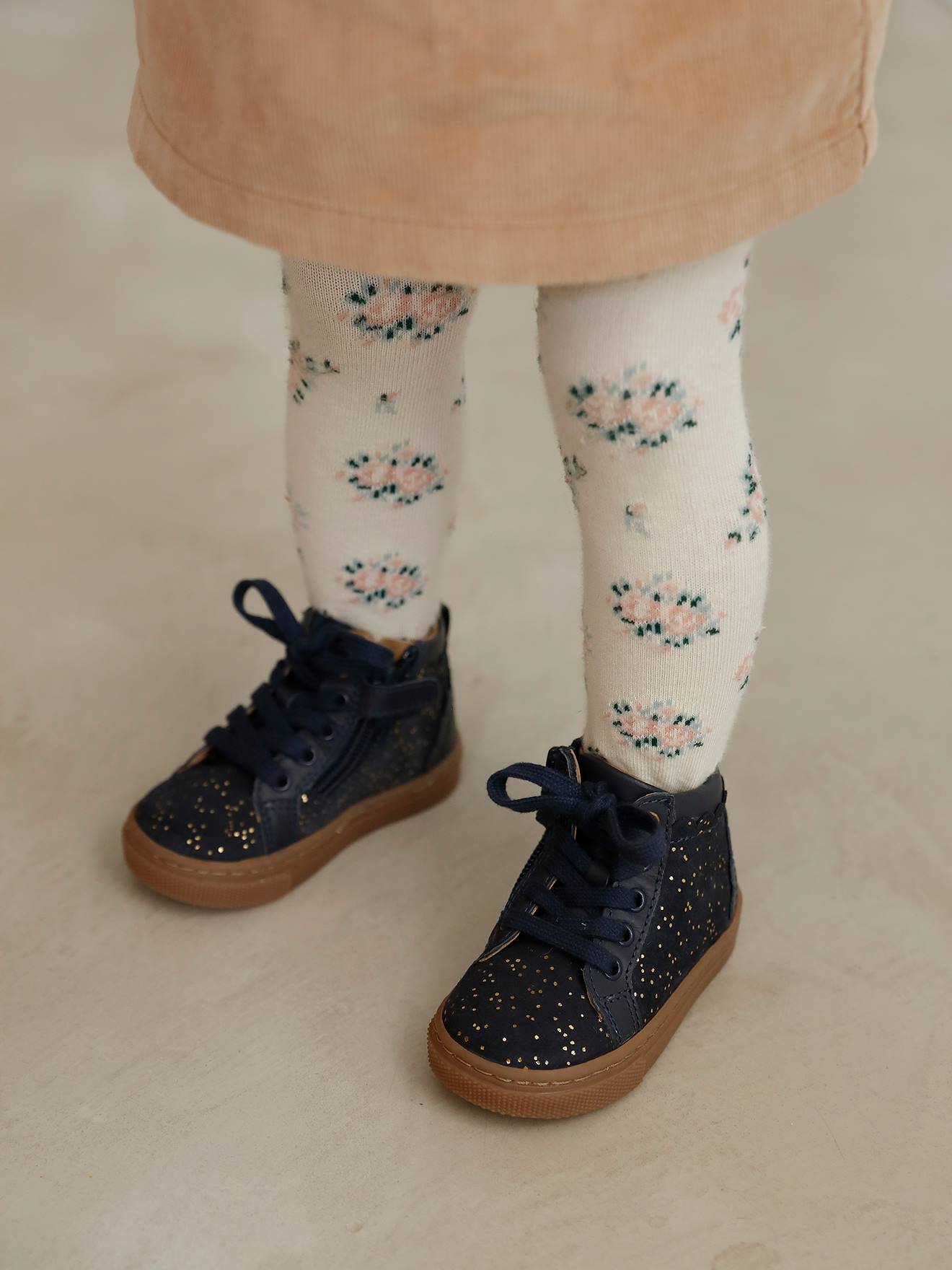 Tênis de cano alto em couro com cadarço, para bebê menina, azul escuro liso com estampas.