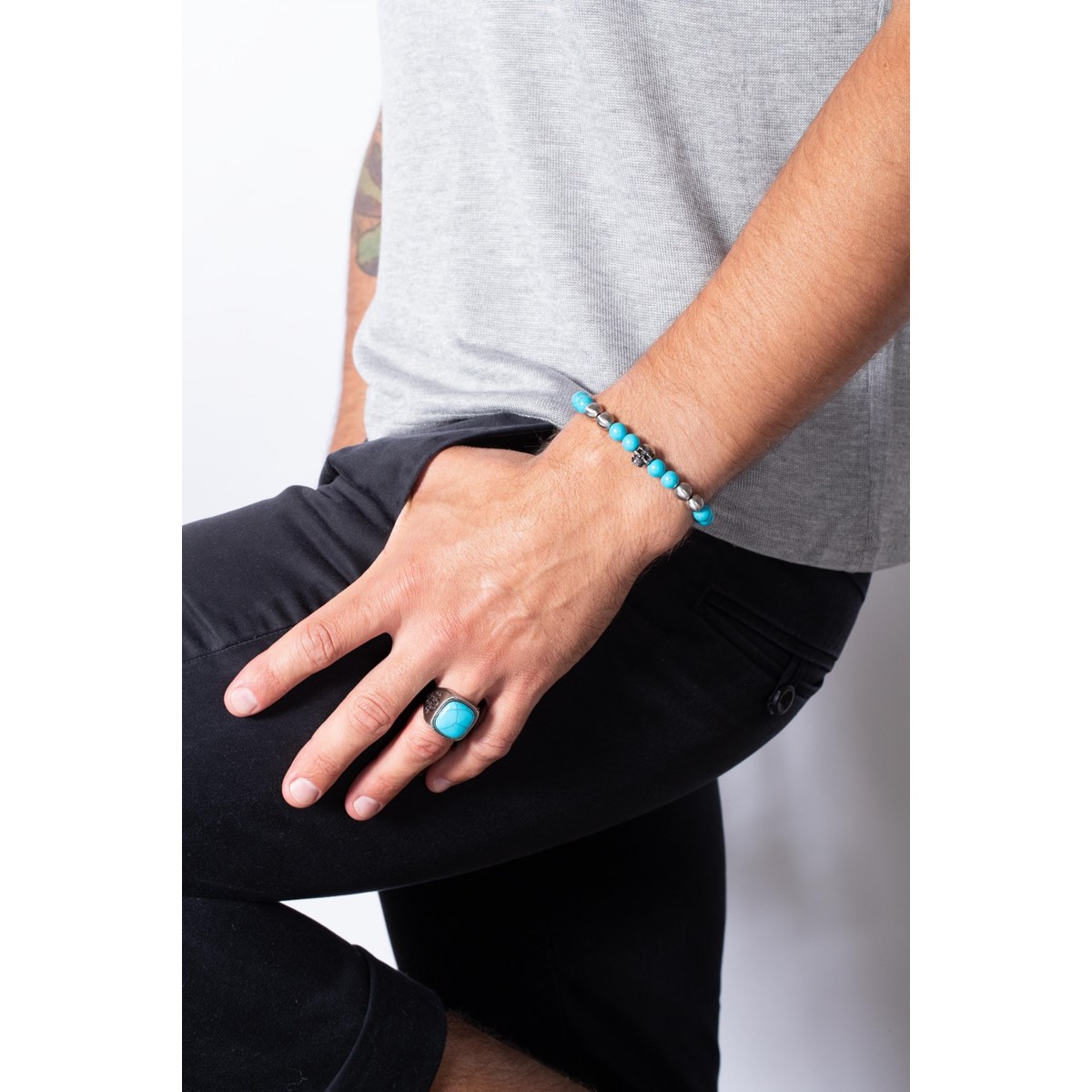 Bracelet souple Marco en PVD avec turquoise reconstituée bleu turquoise