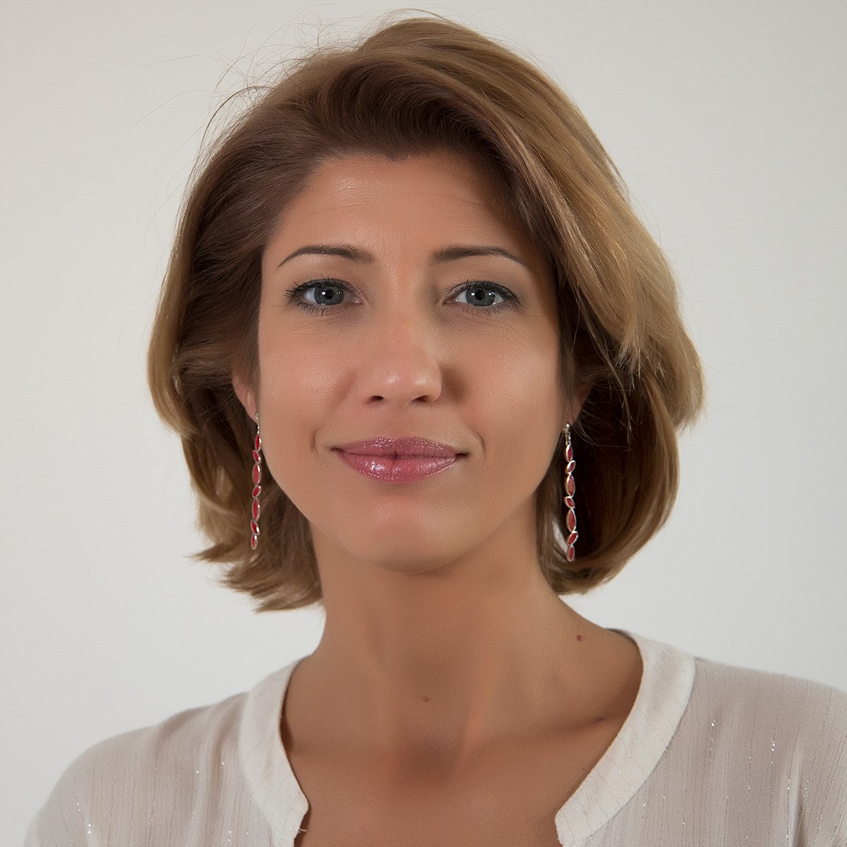 Boucles d'oreille ADEN pendantes en pierre de corail et Argent massif