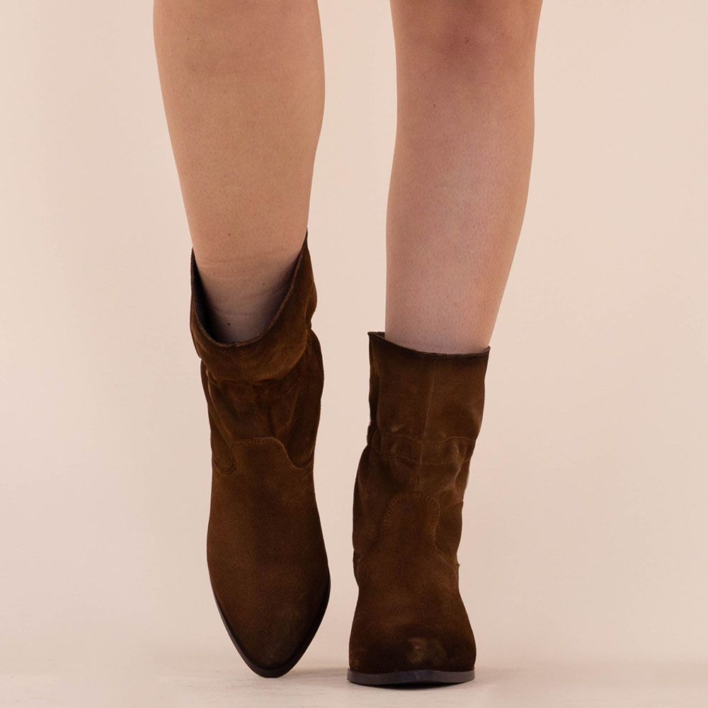 Korte afzaklaarsjes cognac suede