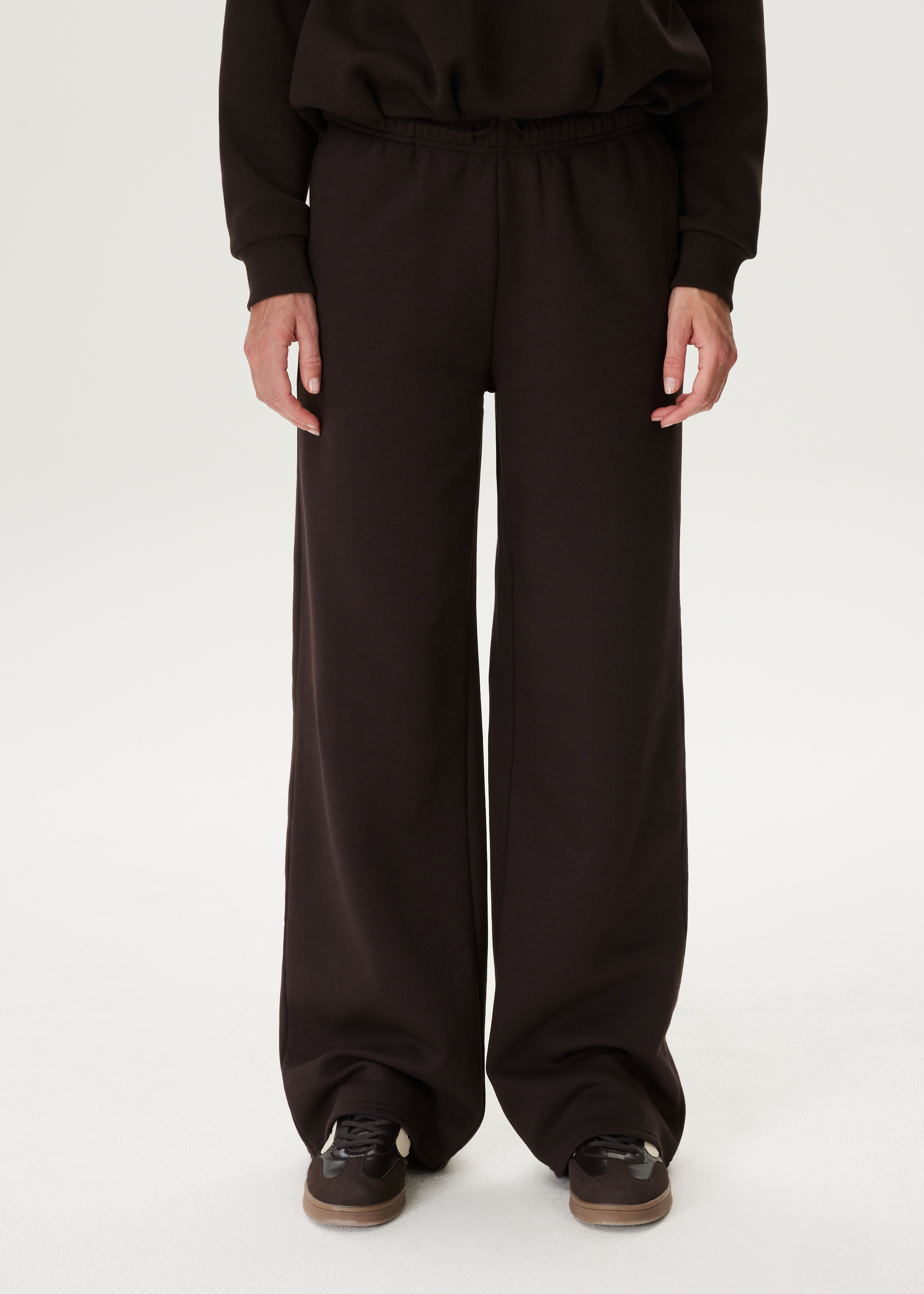 Straight leg sweatpants