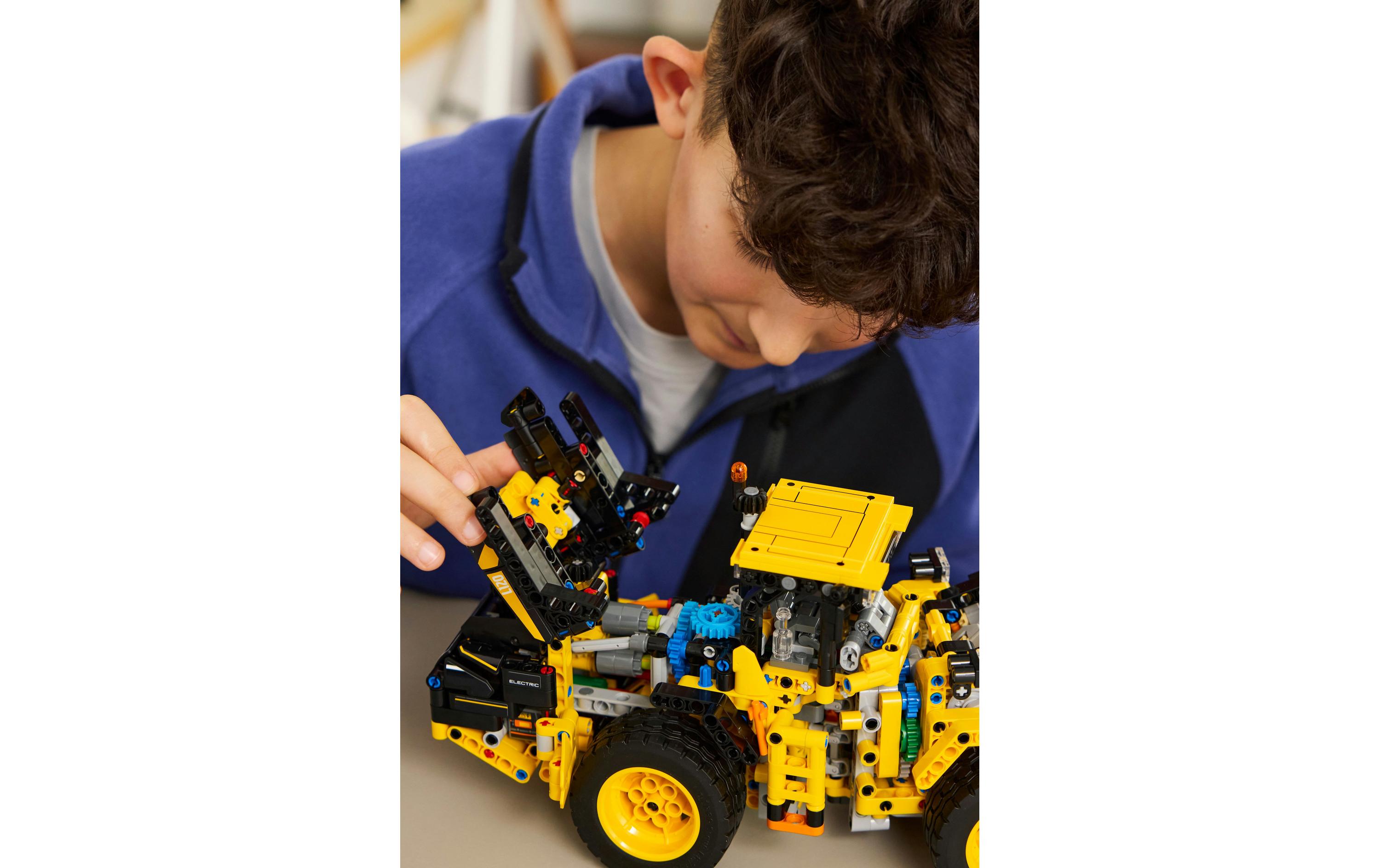 Technic Volvo L120 Electric Radlader 42209Spielzeugbaumaschine mit vielen Funktionen
