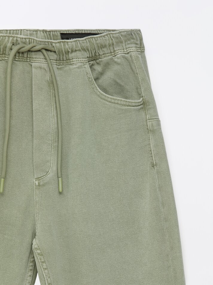 Calça jeans jogger elástica - Verde