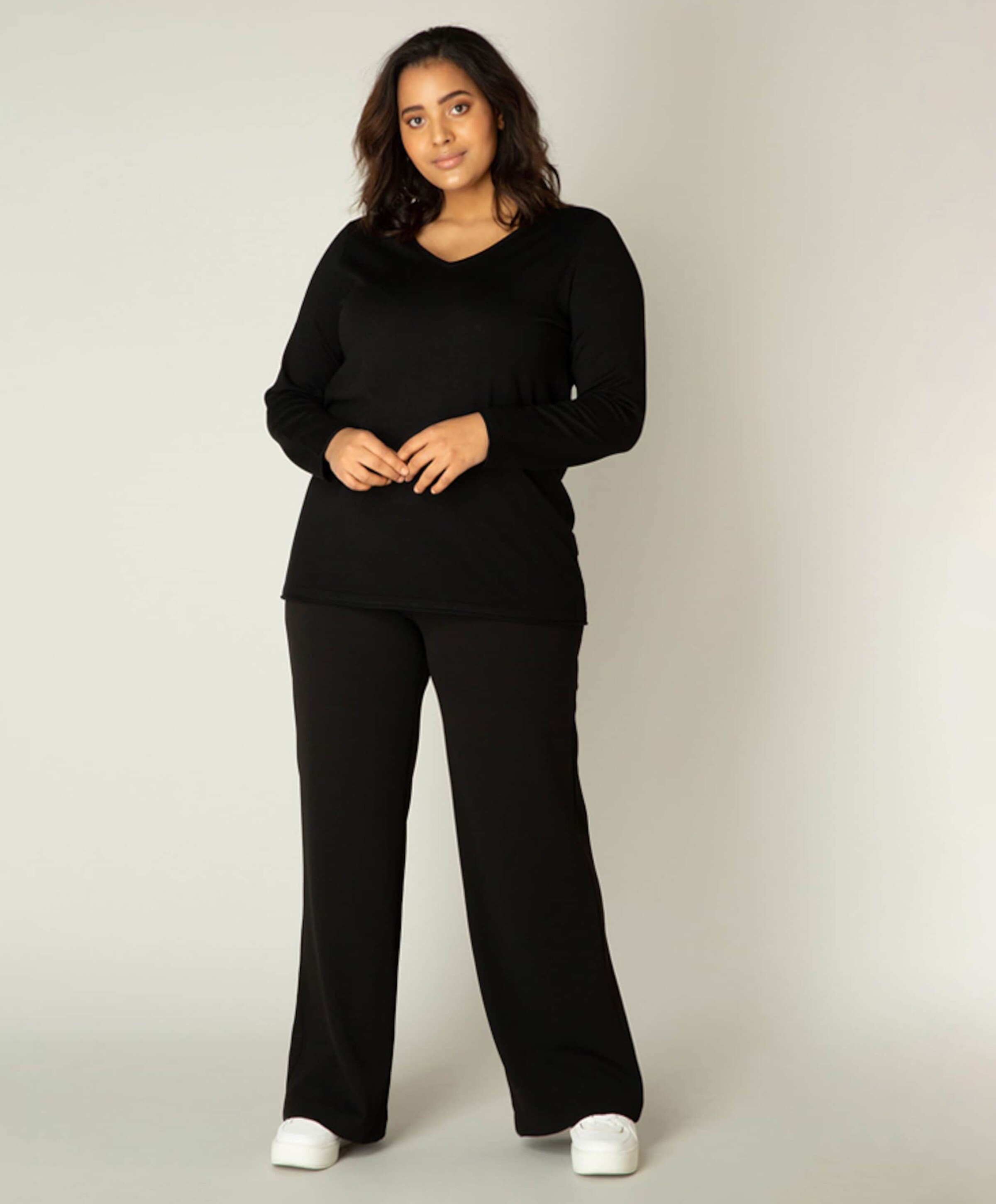 Base Level Curvy Dames trui zwart