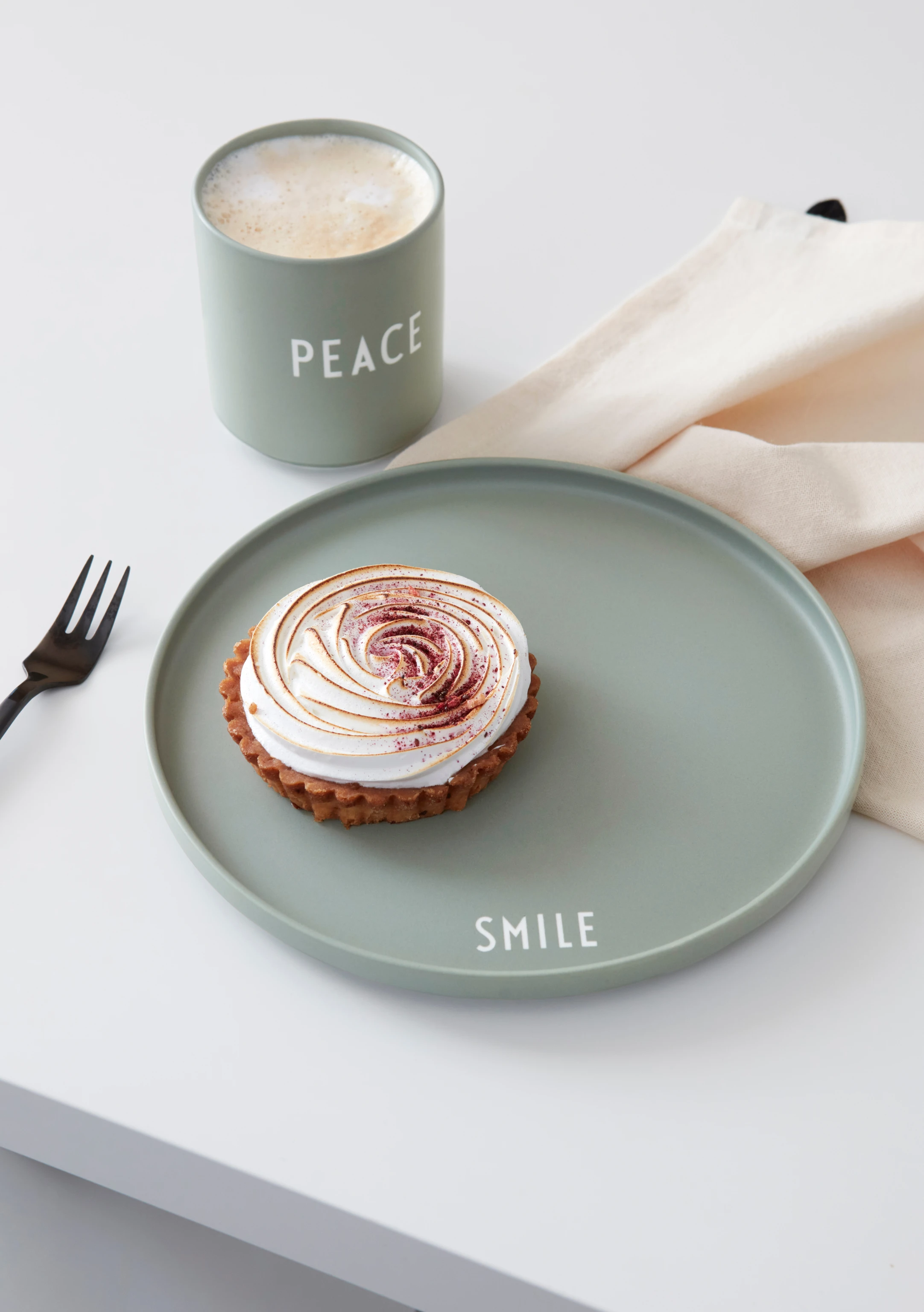 DESIGN LETTERS Becher PEACE