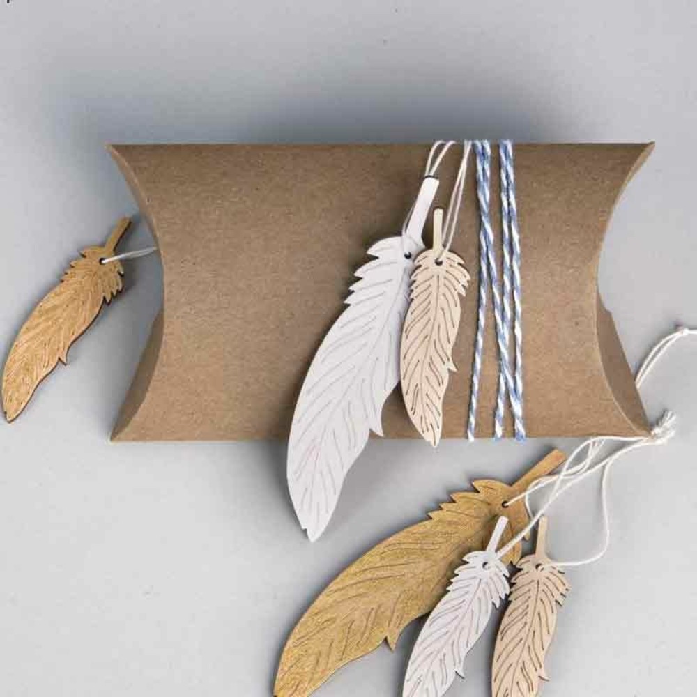 Pendentif en bois 12,5 x 7,5 cm - plumes