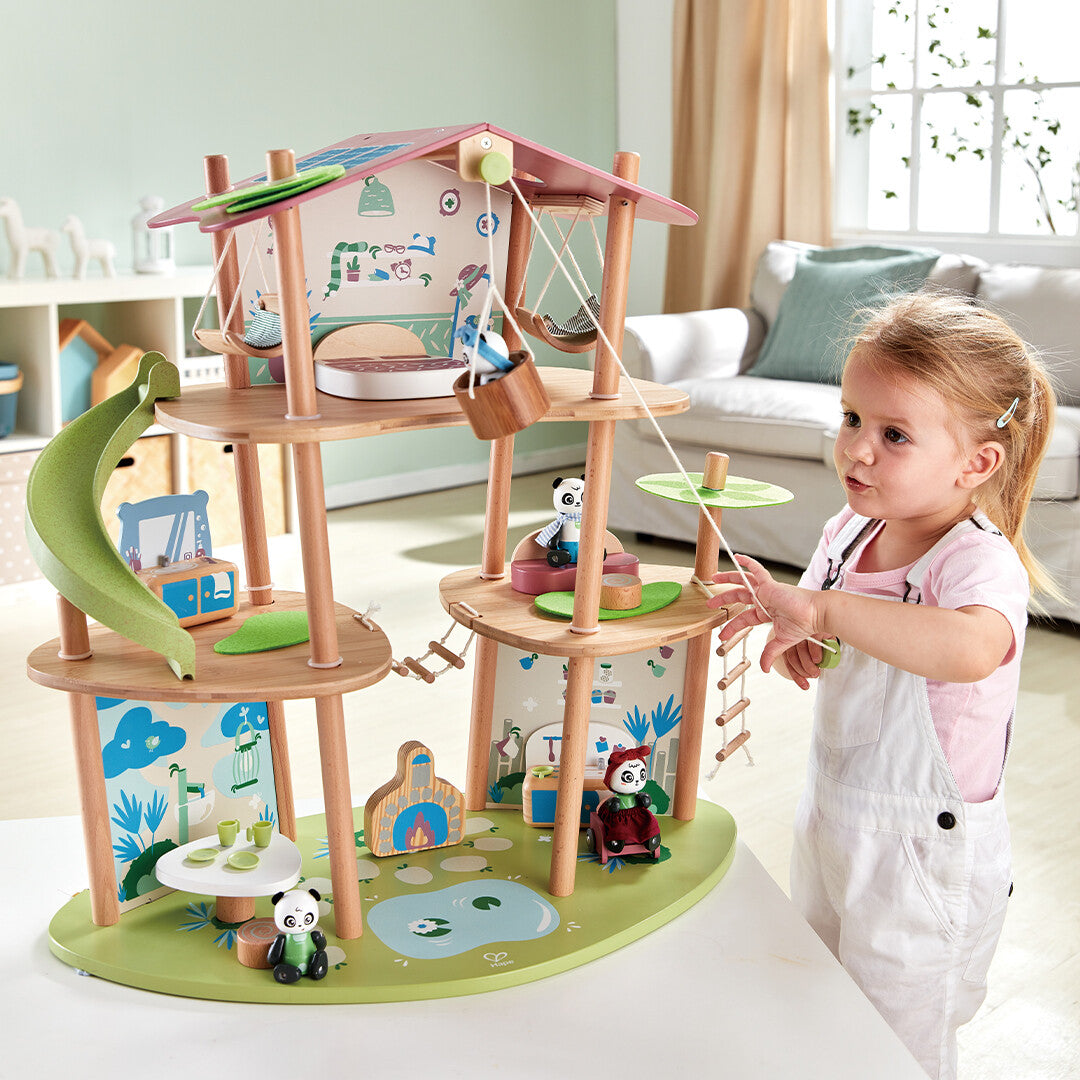 Hape poppenhuis met inrichting en pandafamilie