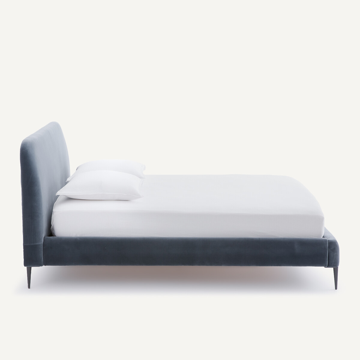 AM.PM<br>Cama de casal em veludo, design de E. Gallina, Oscar
