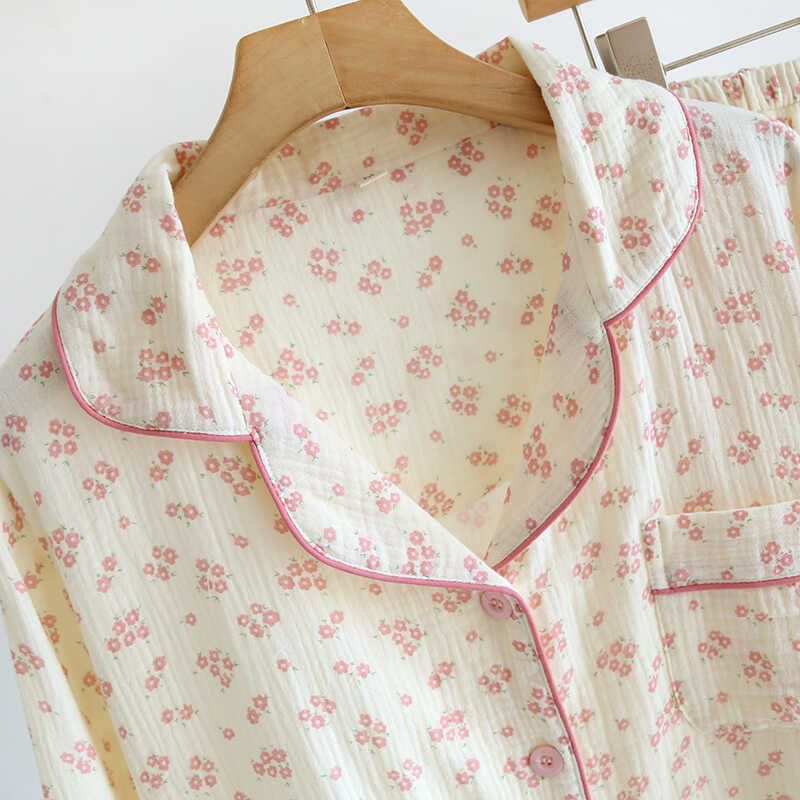 Finlies - Pyjamaset: Top met lange mouwen, contrasterende bloemenprint en knoopjes + broek