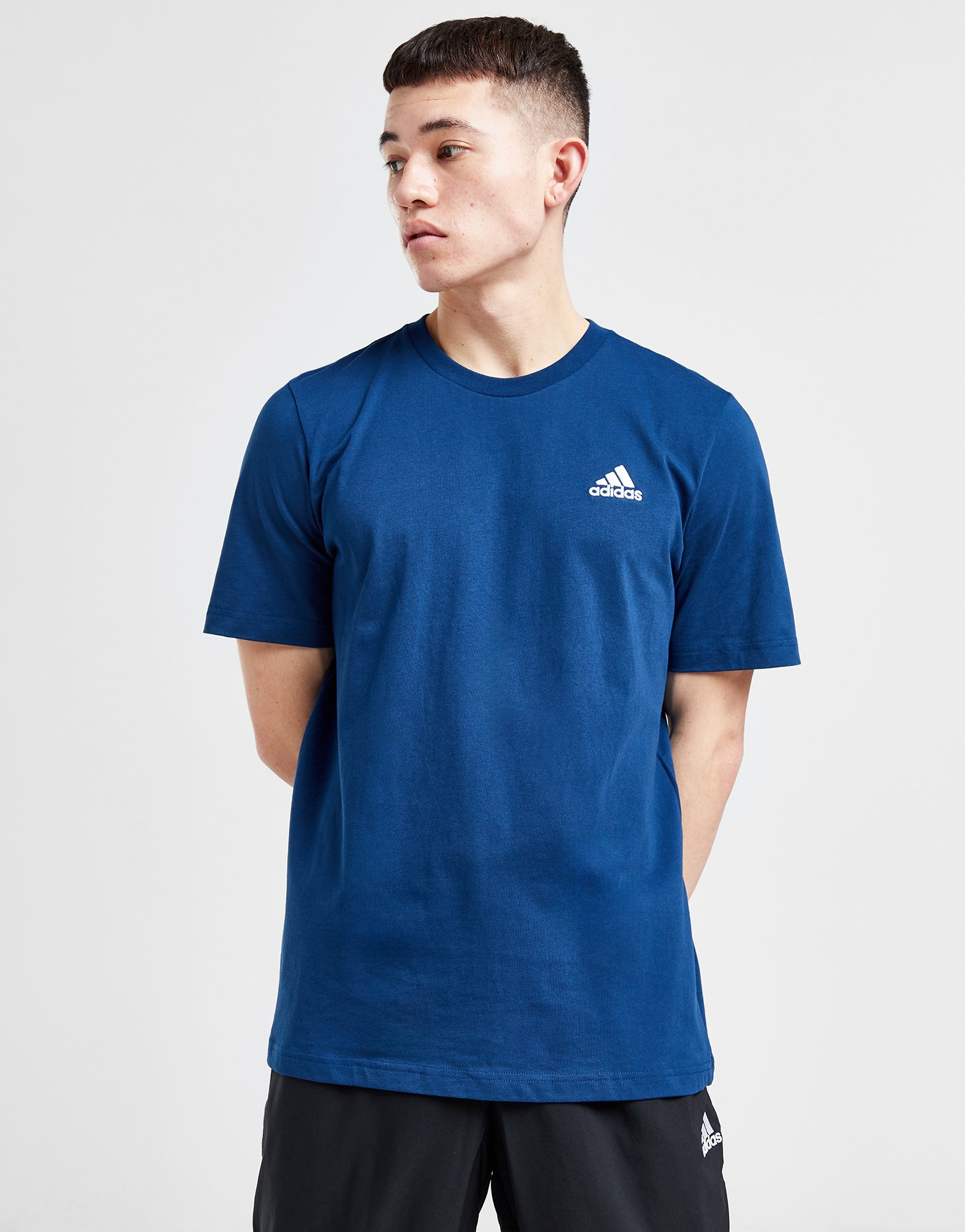 adidas T-shirt en jersey à petit logo brodé Essentials