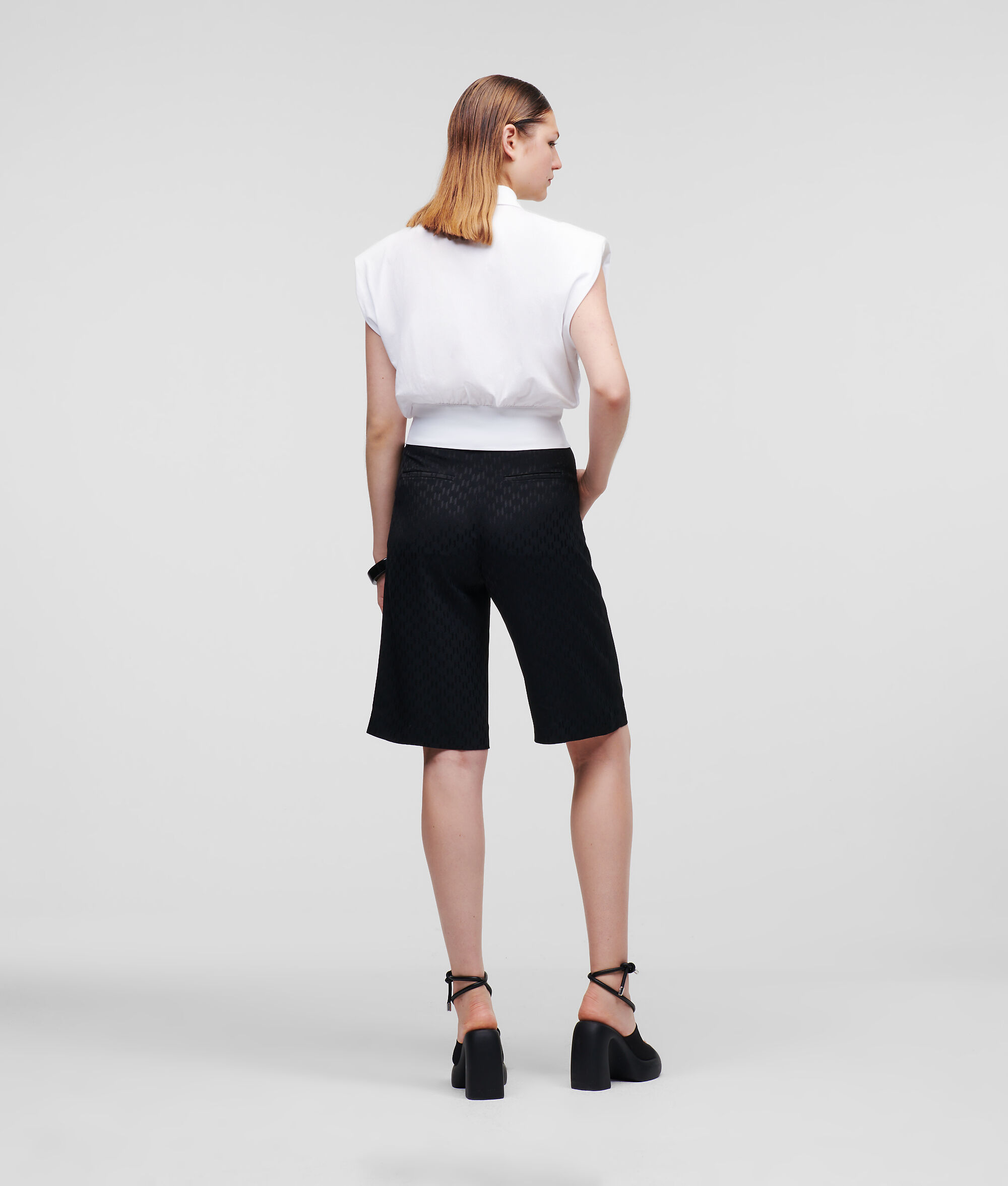 CHEMISE SANS MANCHES CROPPED AVEC ÉPAULETTES