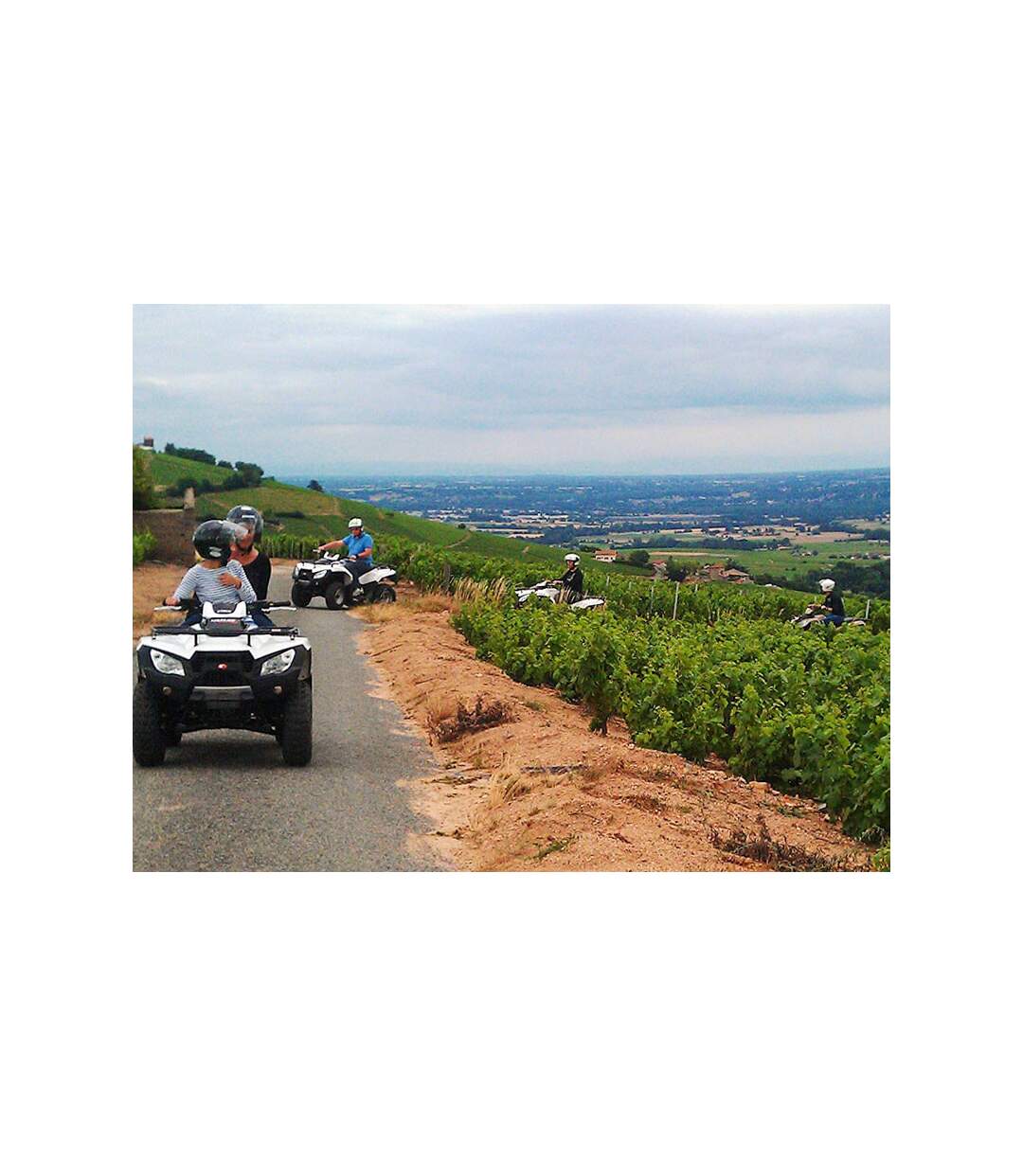 Excursion en quad de 2h près de Limoges pour 2 adultes et 2 enfants. - SMARTBOX - Coffret Cadeau Sport & Aventure