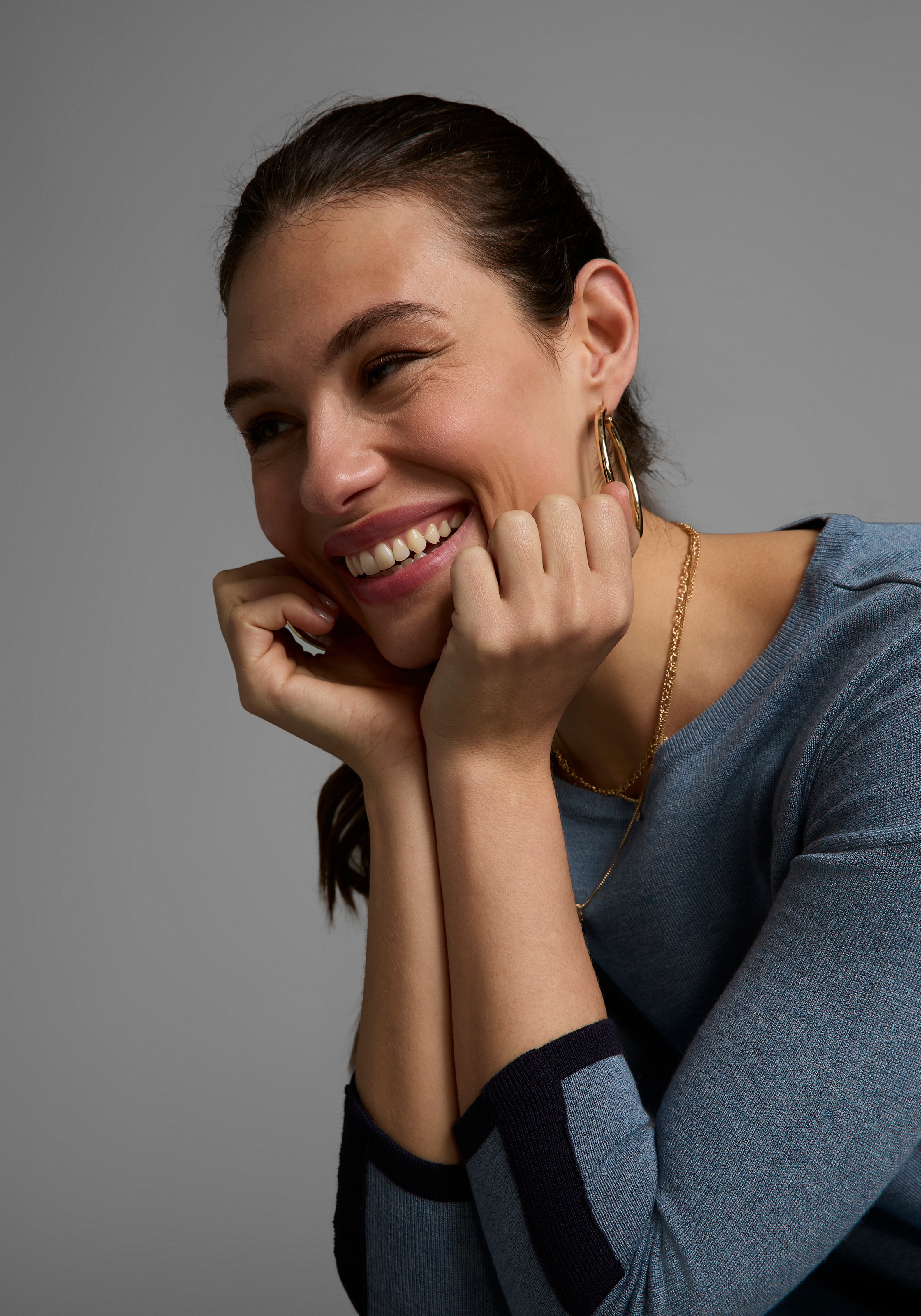 Laura Scott Longpullover , mit feinen Kontrastdetails und Seitenschlitz