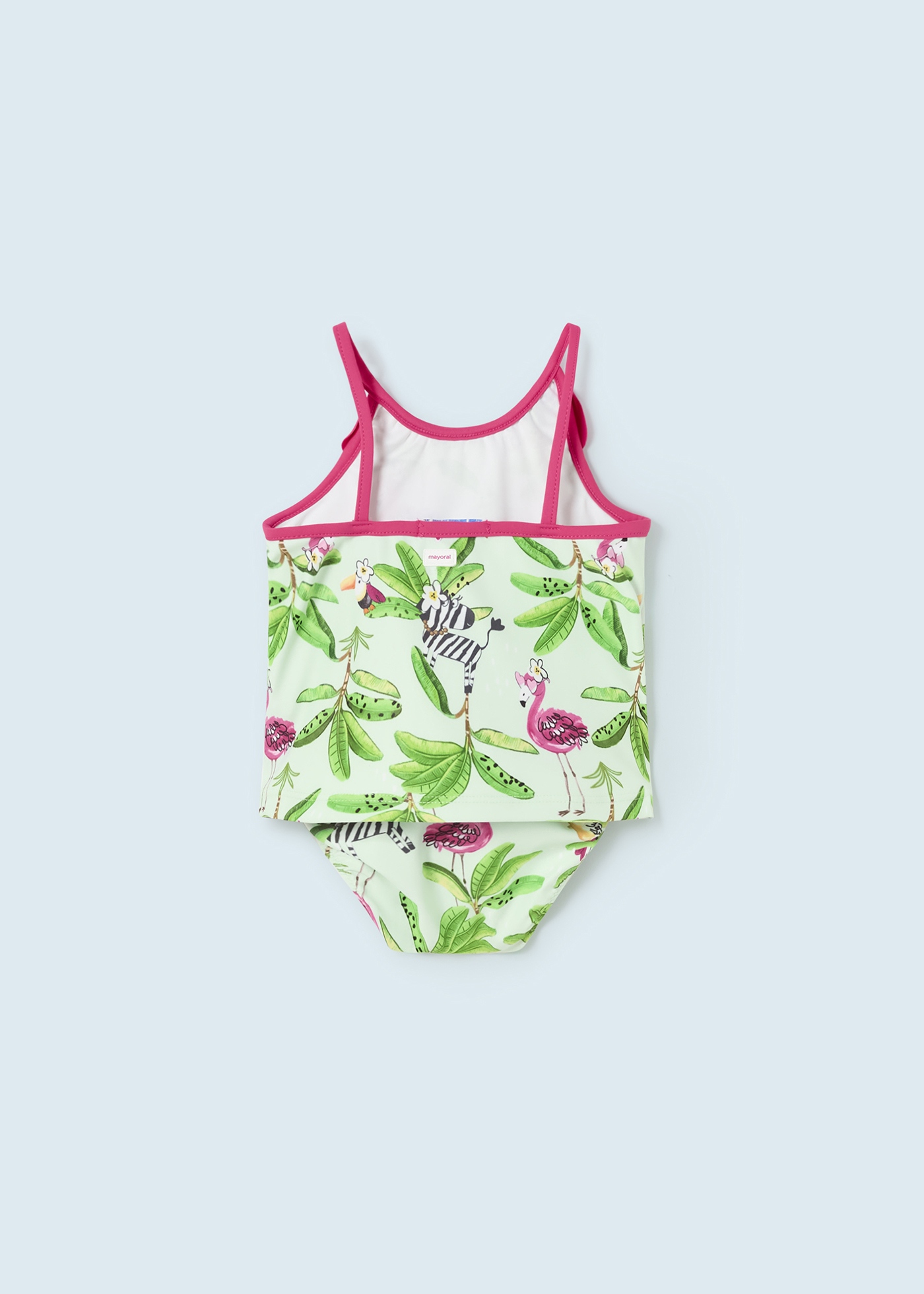 Conjunto de banho infantil de duas peças com camiseta e sunga.