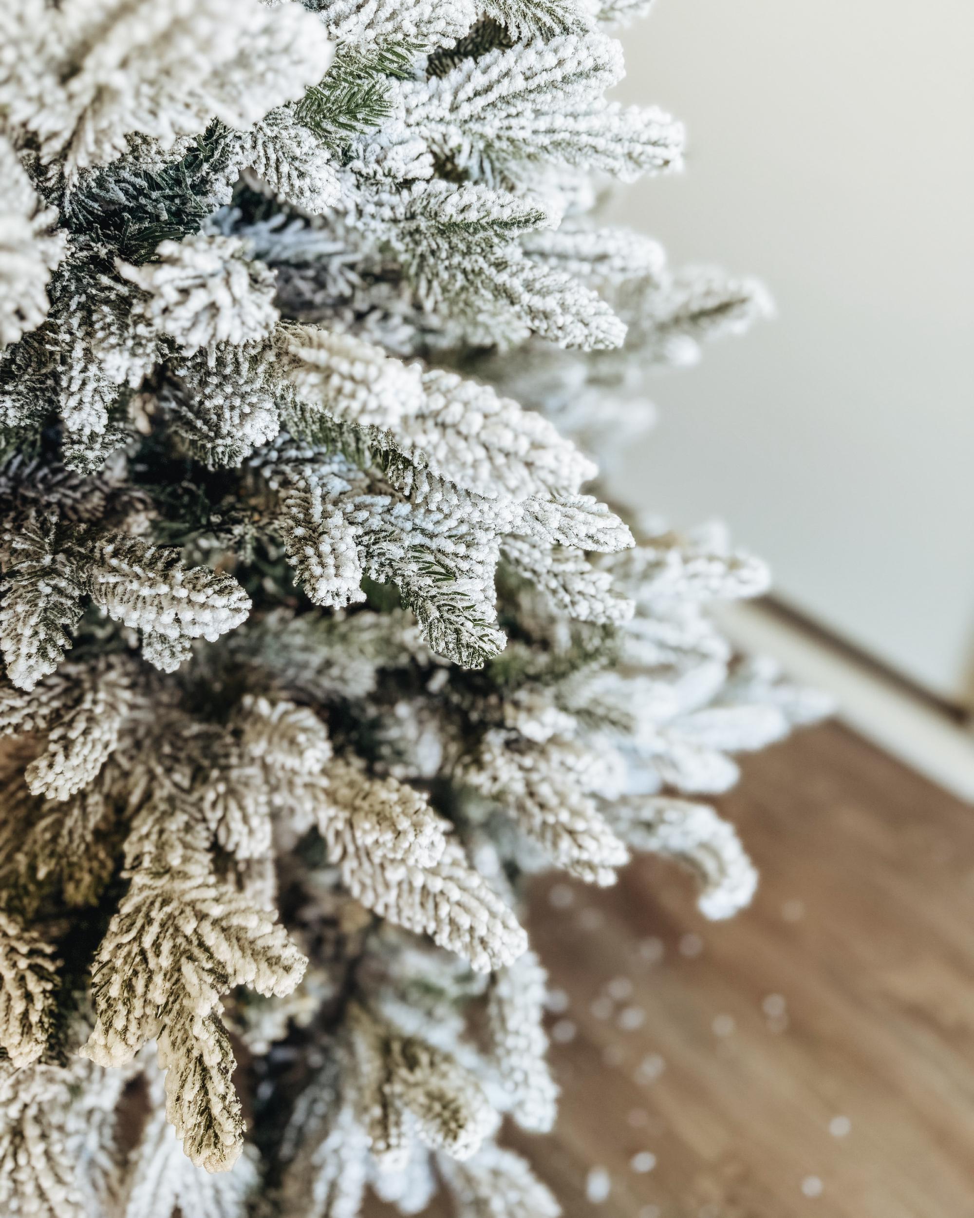 Besneeuwde kunstkerstboom FORAKER 120 cm Wit