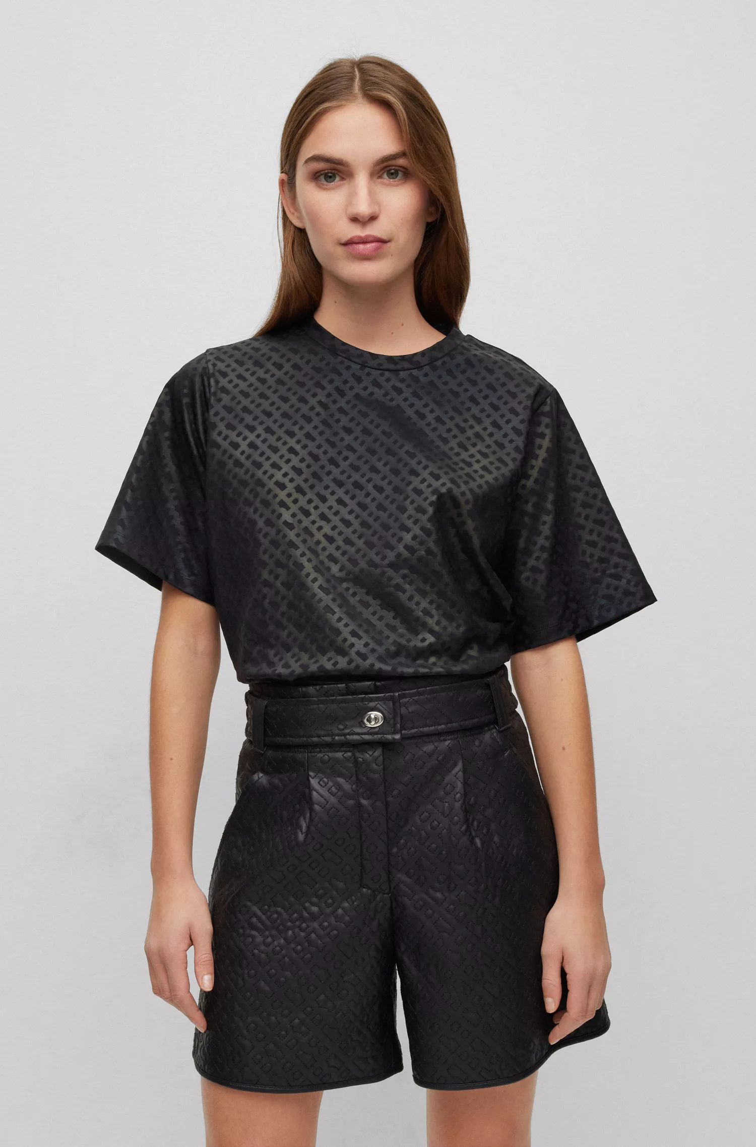 Camiseta BOSS preta de modelagem oversized em algodão stretch com monograma.